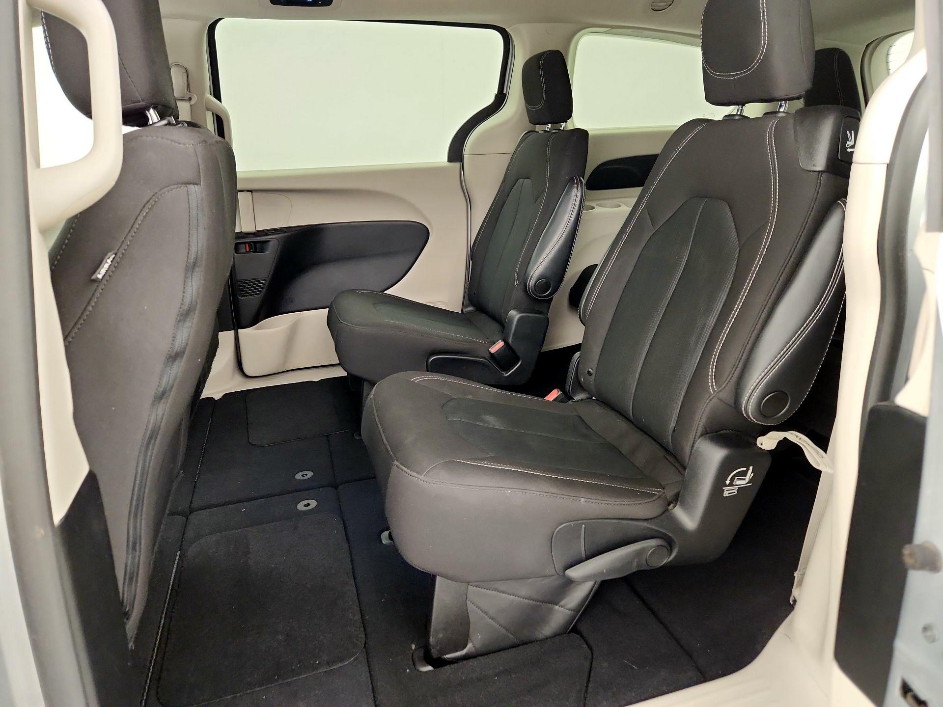 Thumbnail: 2023 Chrysler Voyager - 19