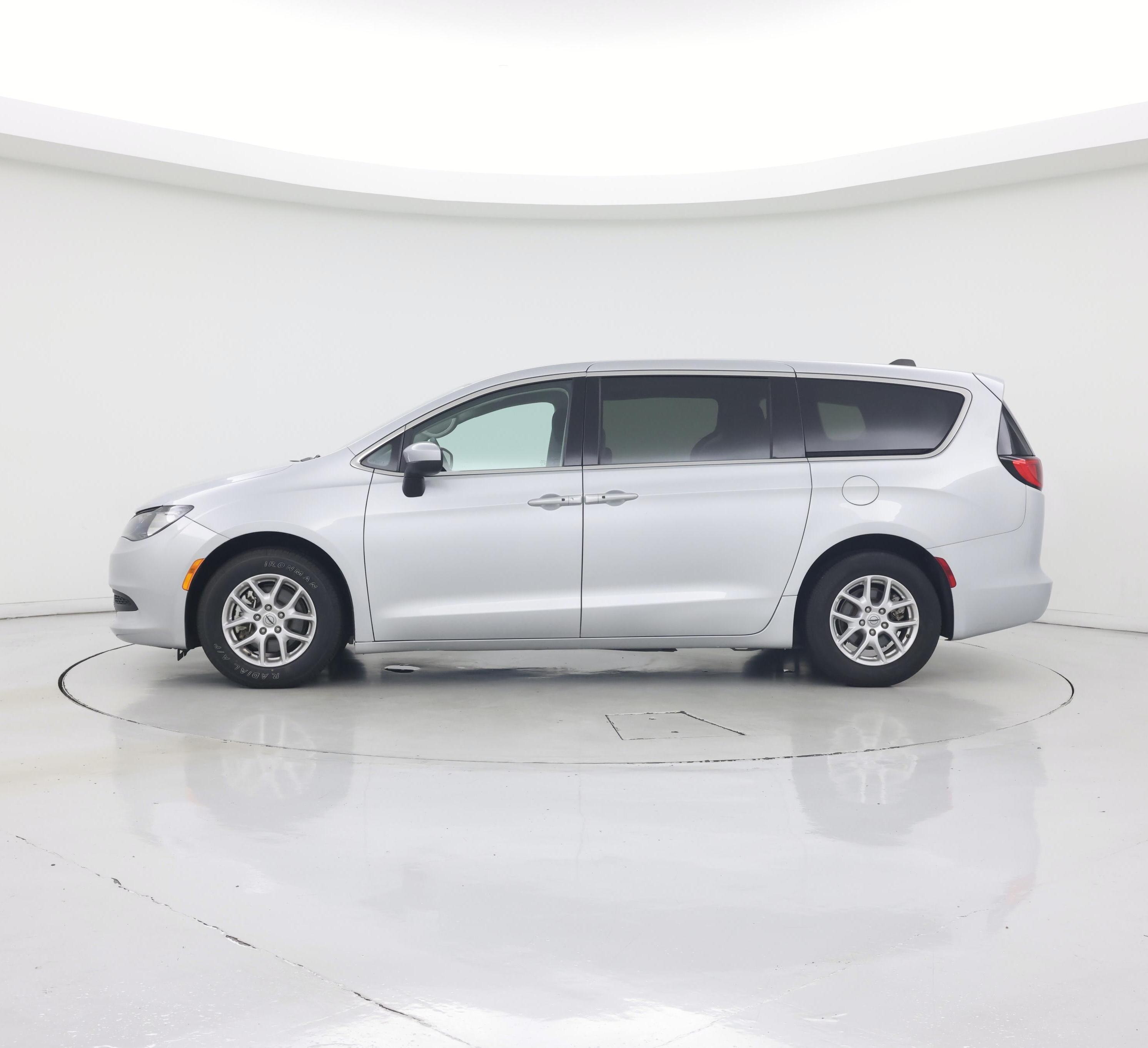 Thumbnail: 2023 Chrysler Voyager - 3