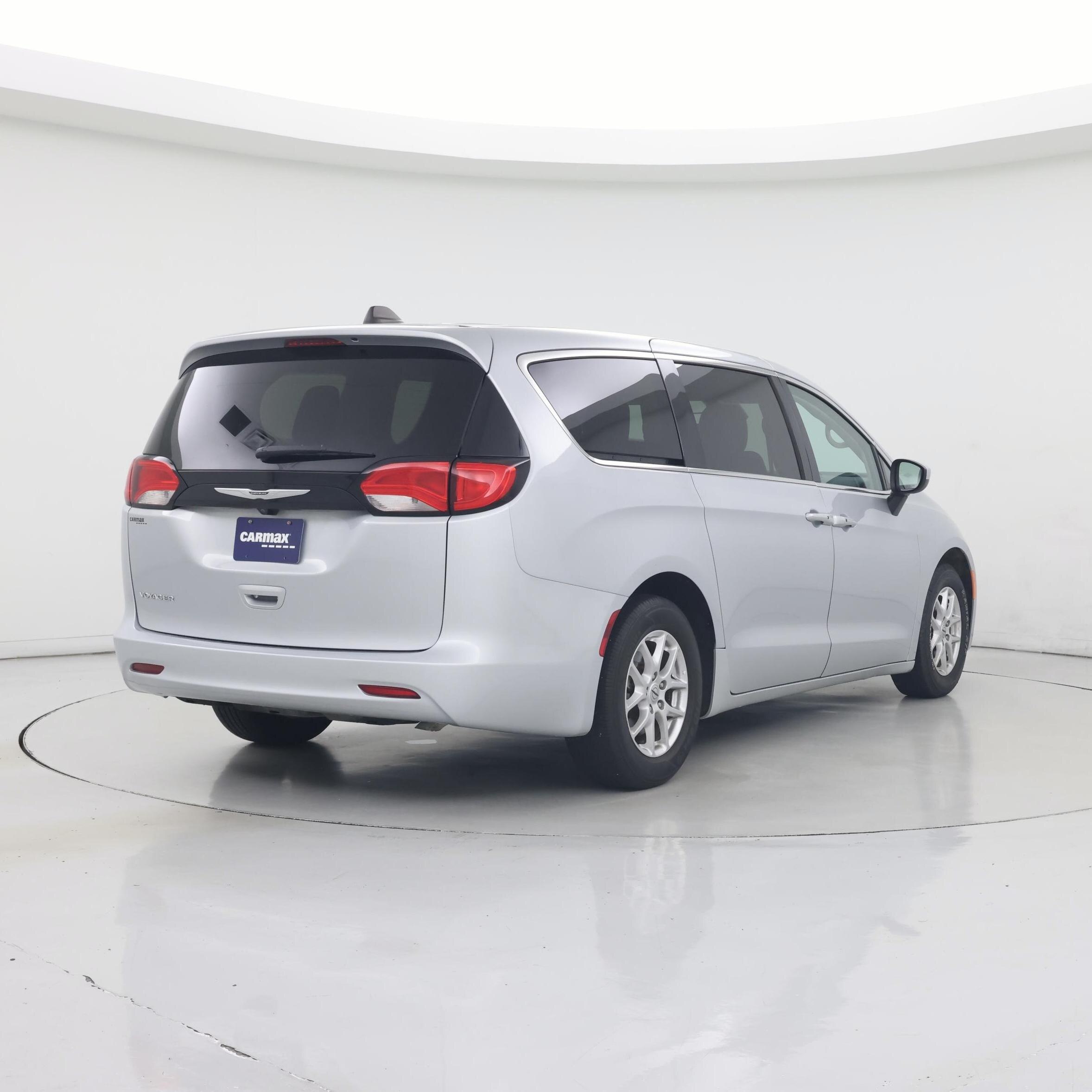 Thumbnail: 2023 Chrysler Voyager - 8
