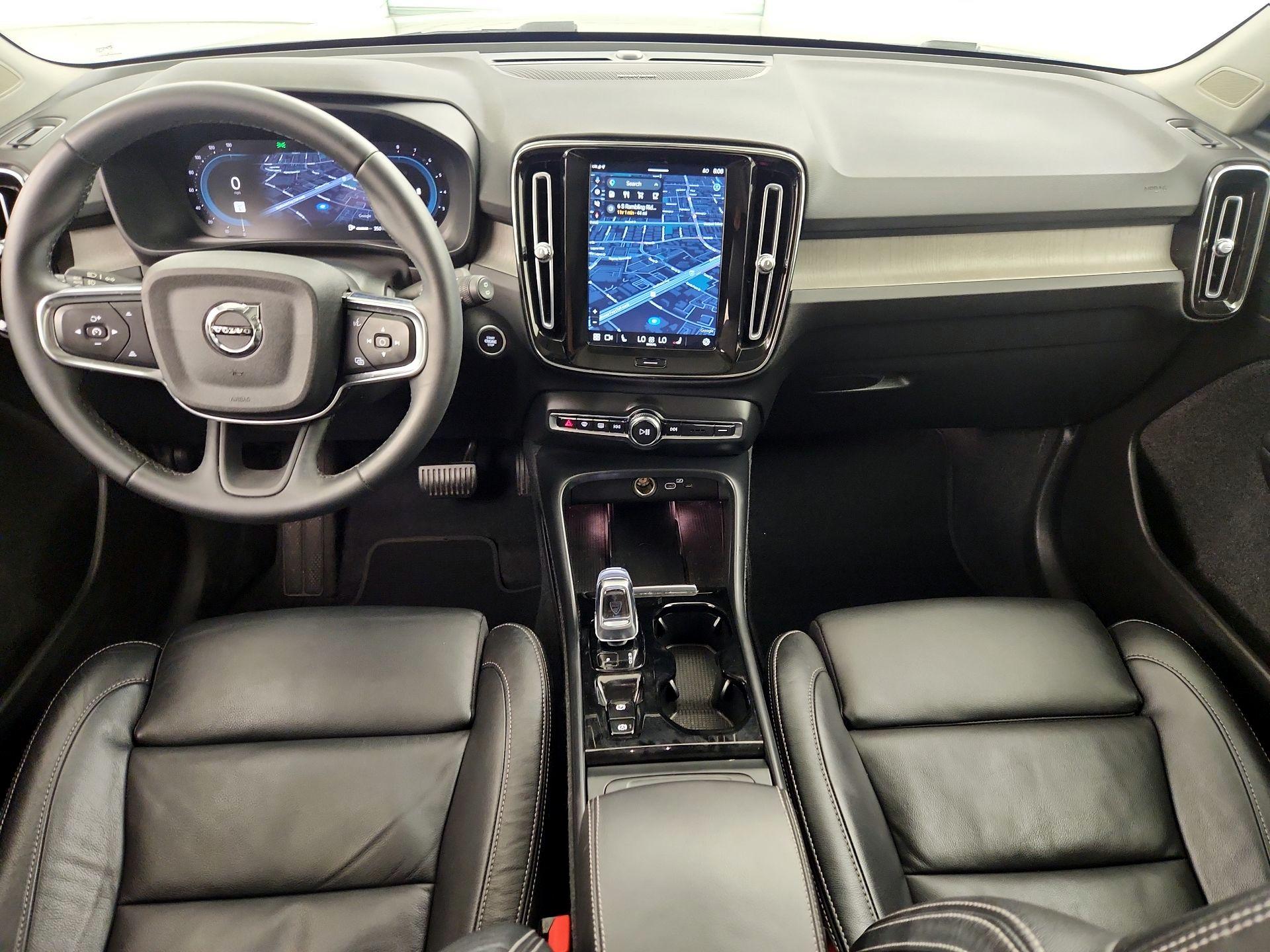 Thumbnail: 2023 Volvo XC40 - 9