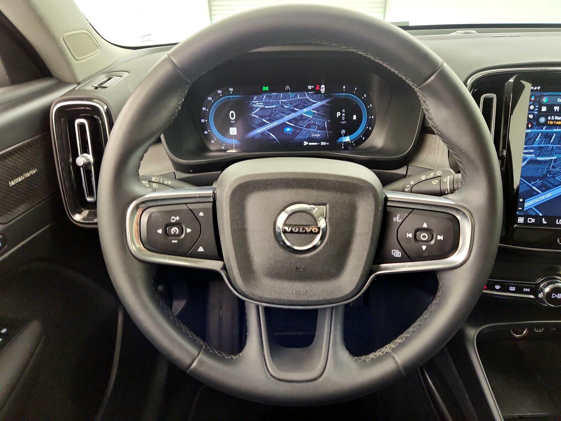 Thumbnail: 2023 Volvo XC40 - 10