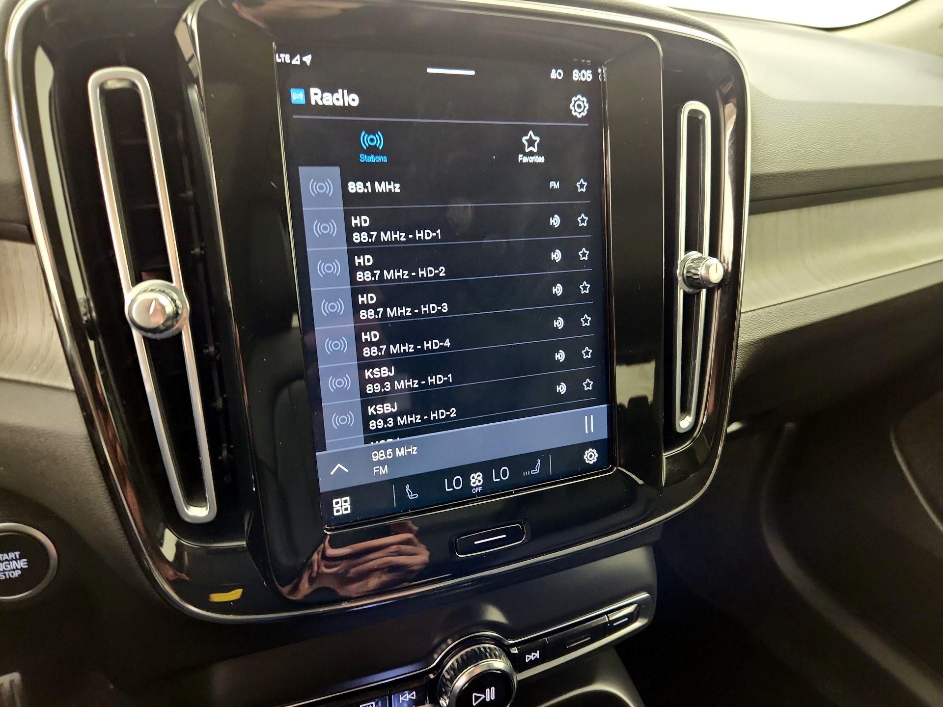 Thumbnail: 2023 Volvo XC40 - 16