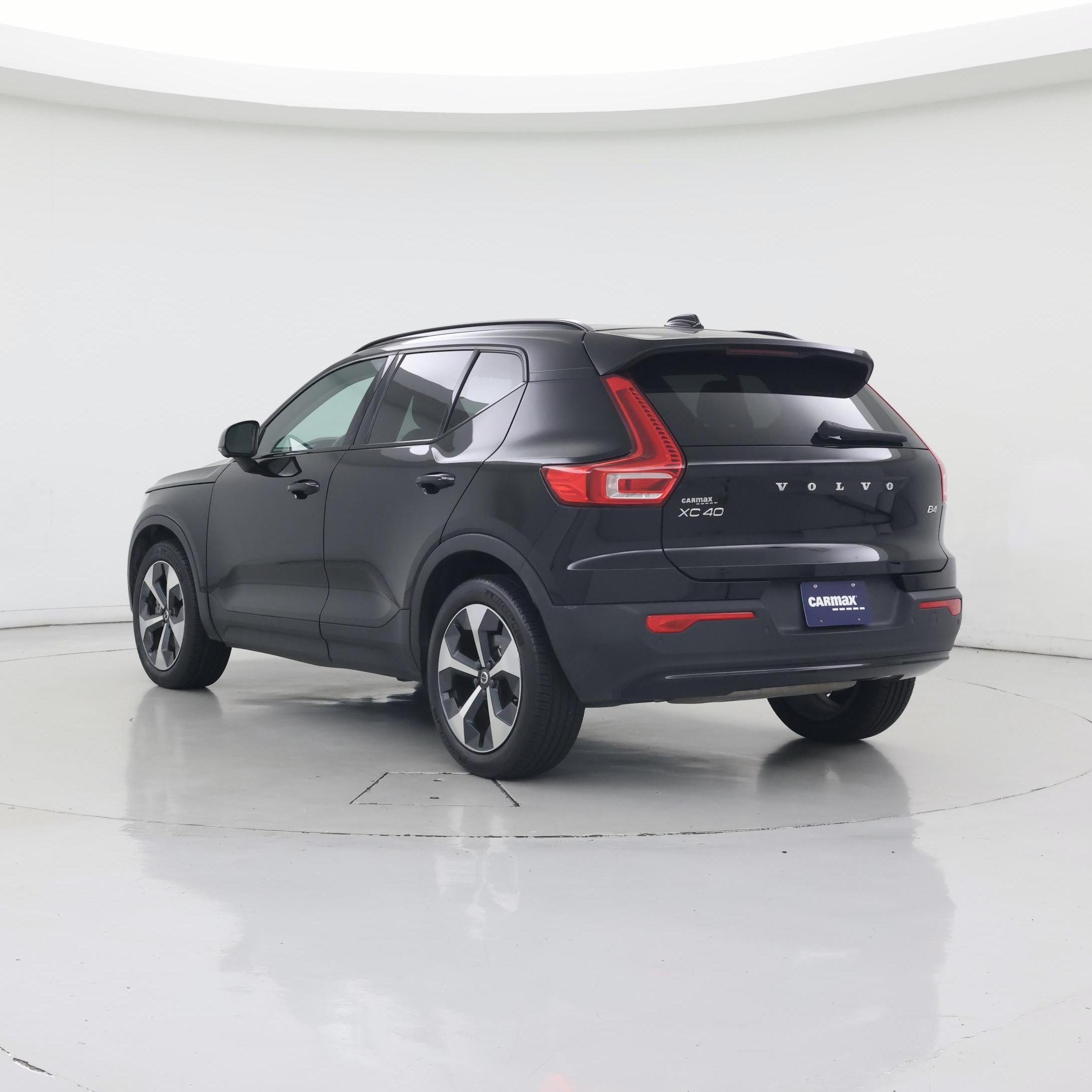 Thumbnail: 2023 Volvo XC40 - 2
