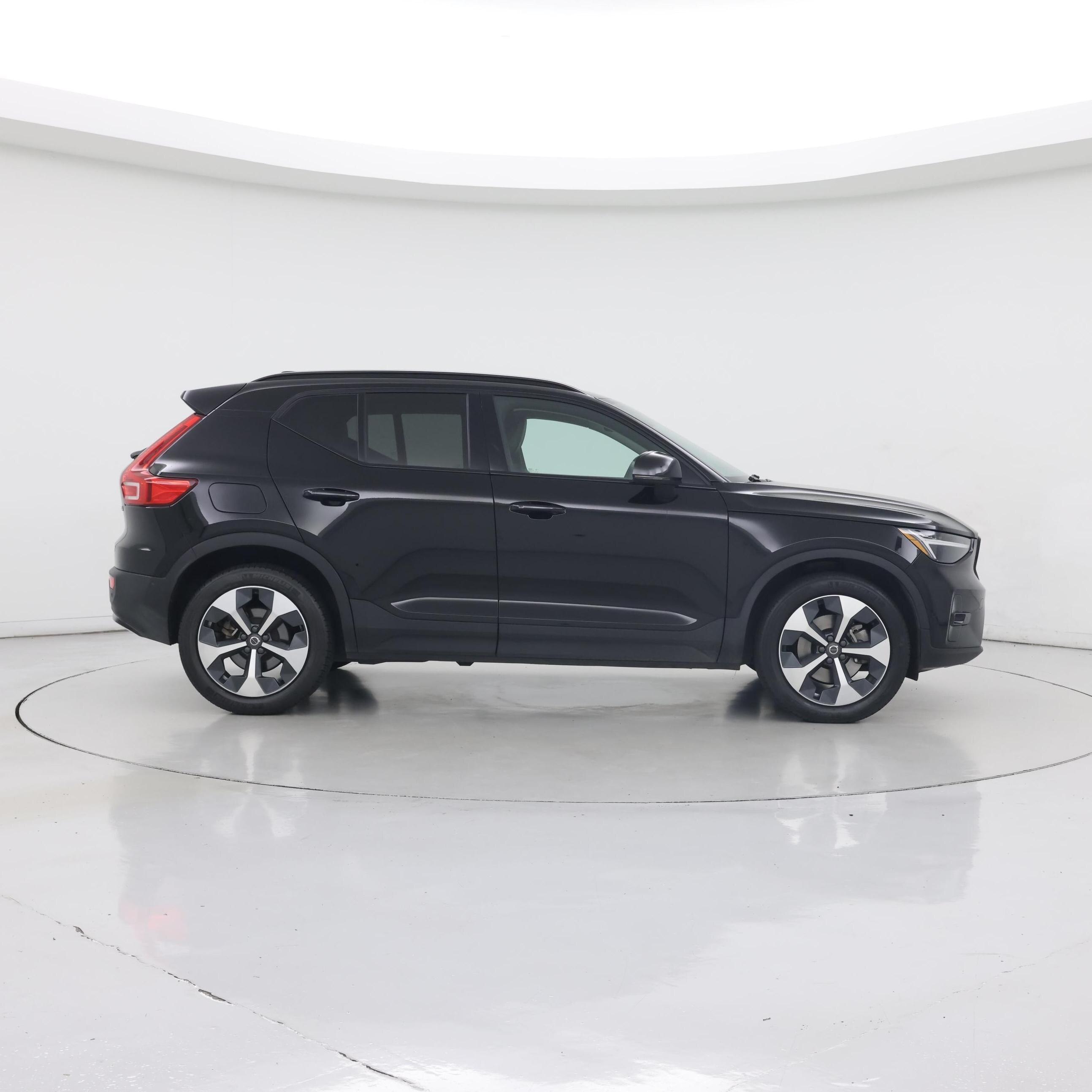 Thumbnail: 2023 Volvo XC40 - 7