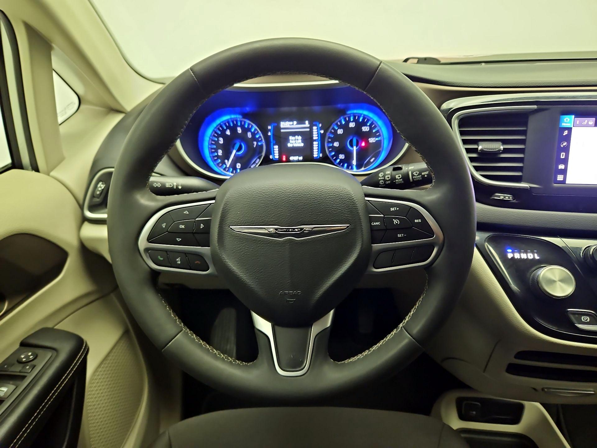 Thumbnail: 2022 Chrysler Voyager - 10