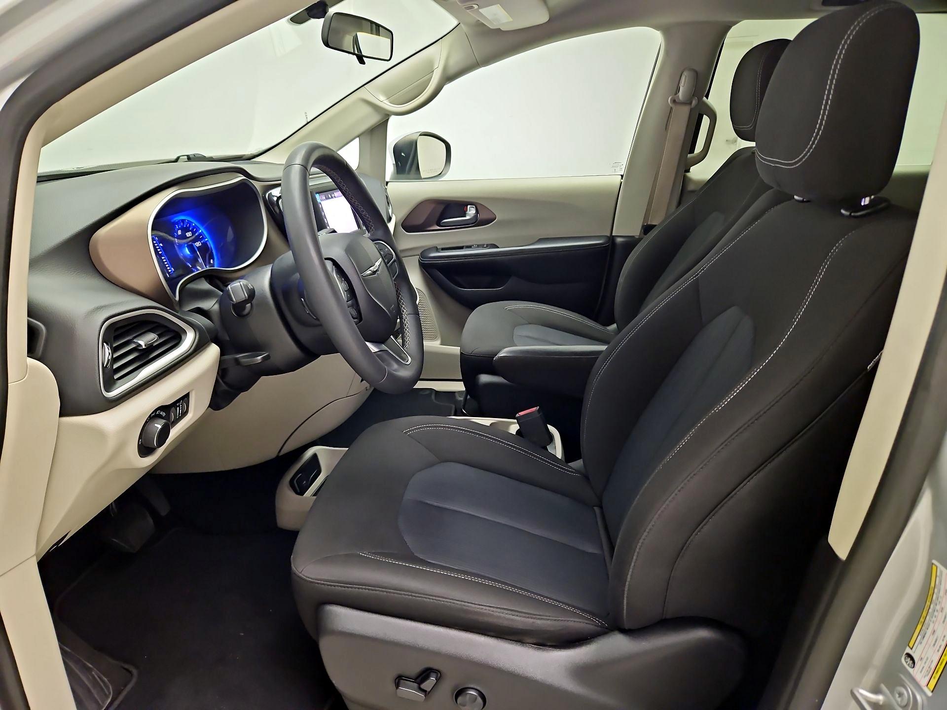 Thumbnail: 2022 Chrysler Voyager - 11