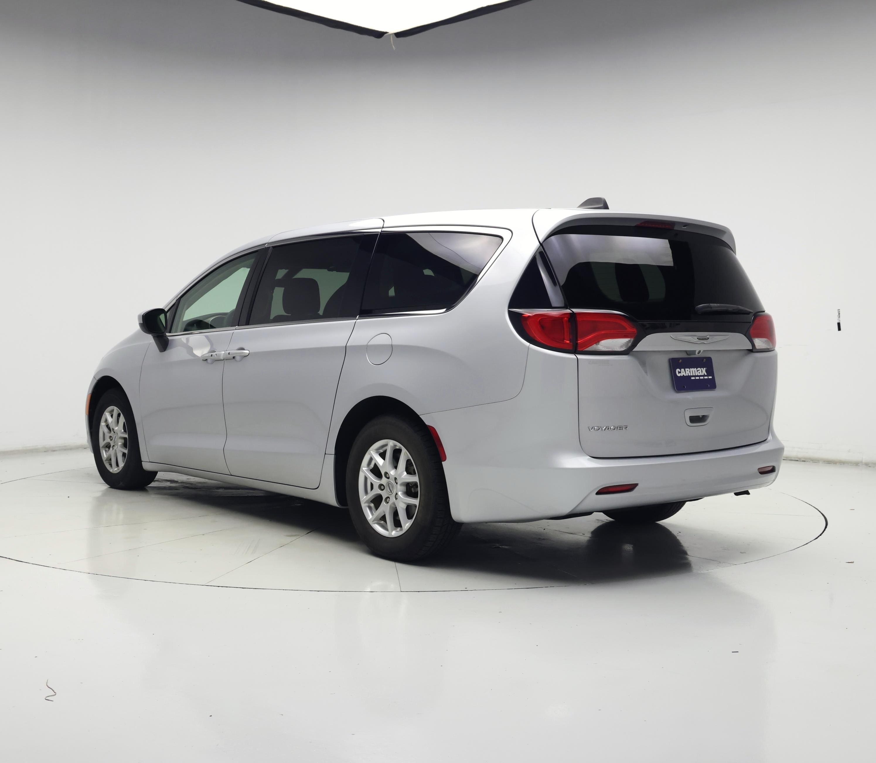 Thumbnail: 2022 Chrysler Voyager - 2