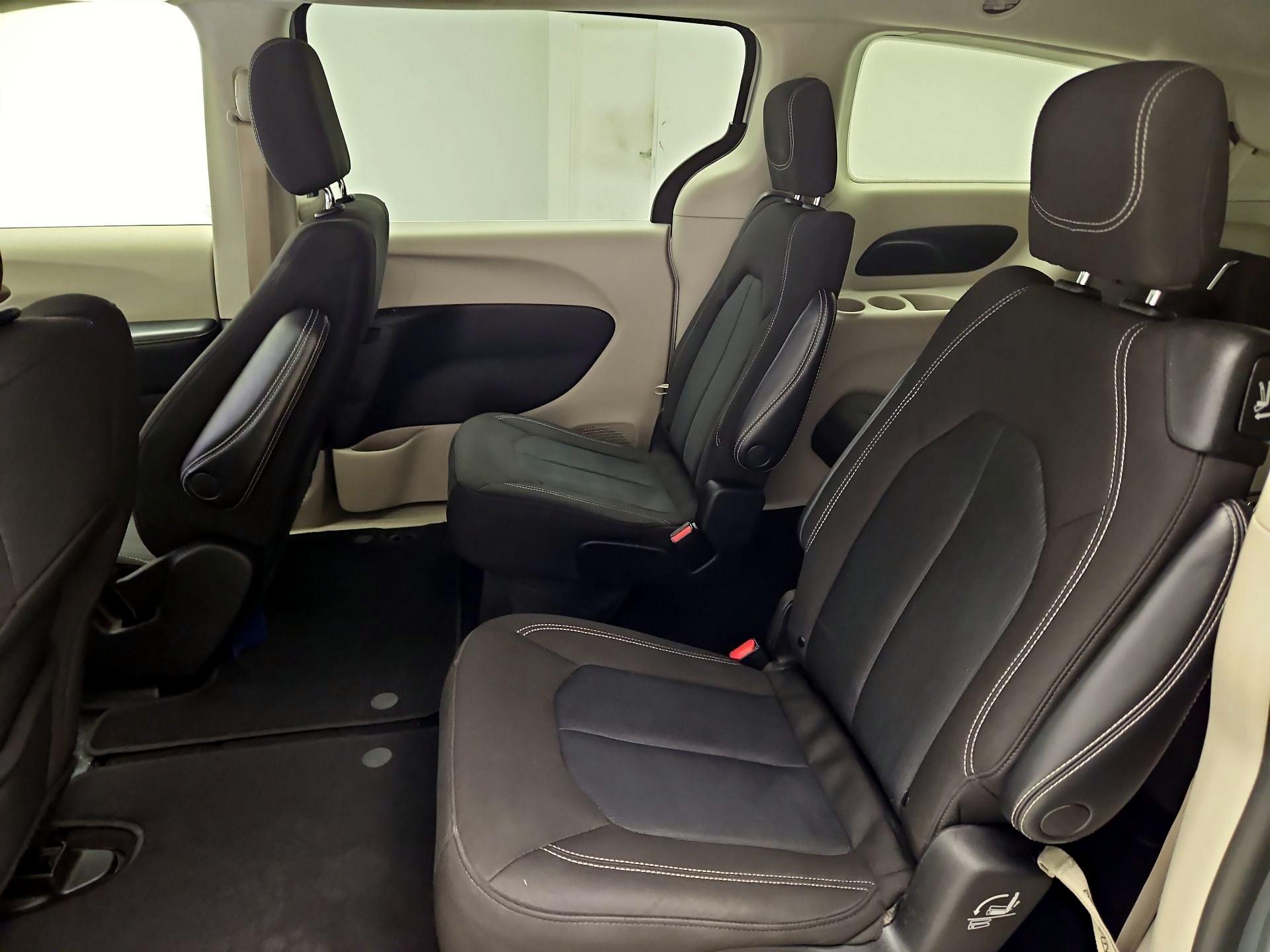 Thumbnail: 2022 Chrysler Voyager - 19