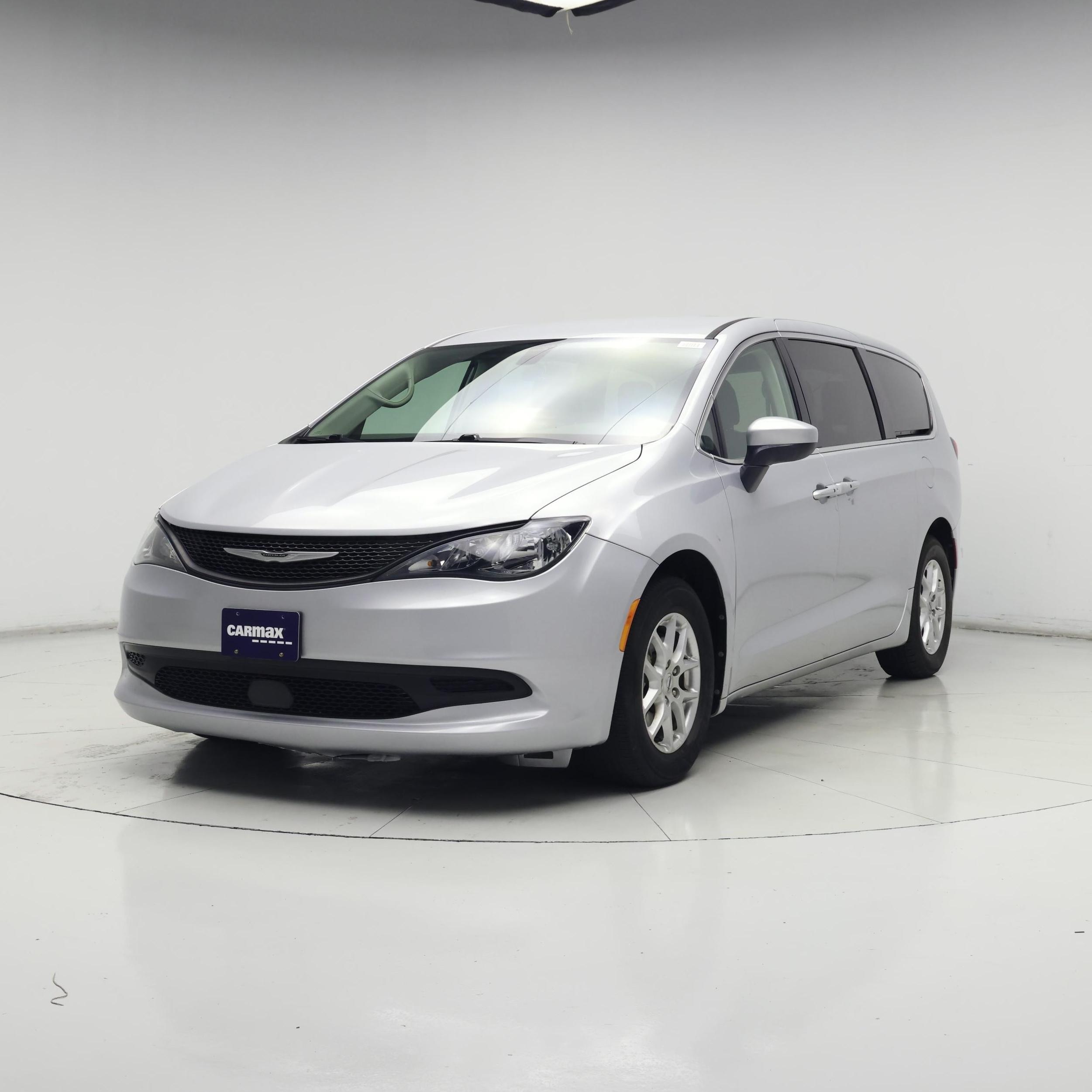 Thumbnail: 2022 Chrysler Voyager - 4
