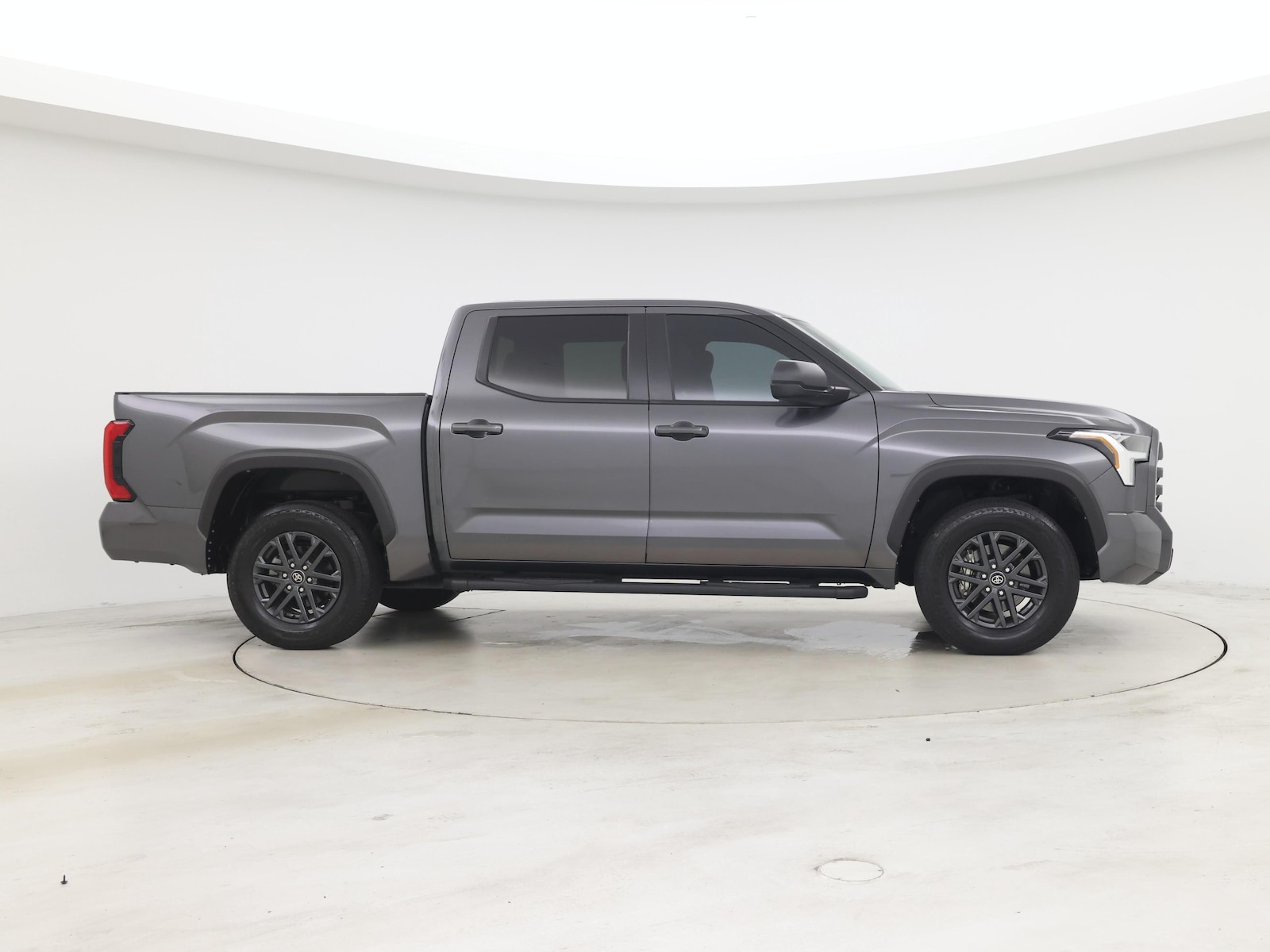 2025 Toyota Tundra SR5 - Photo 8