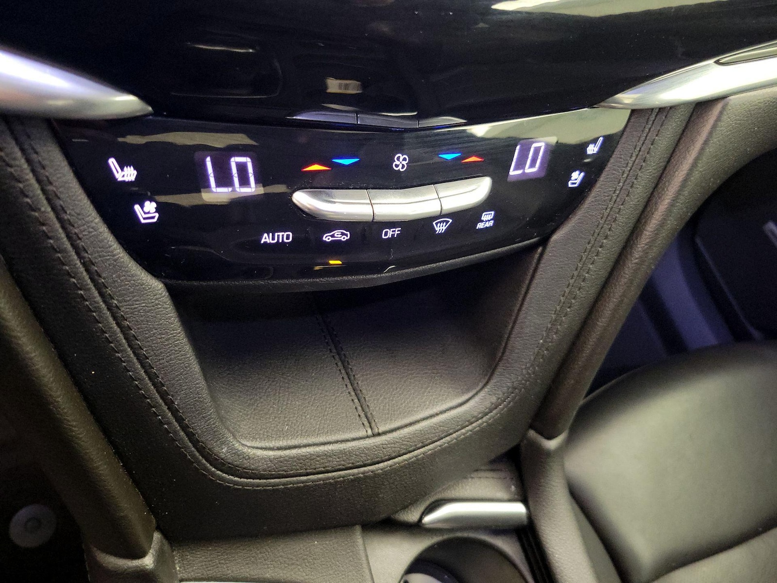 2020 Cadillac XT6 Sport - Photo 17