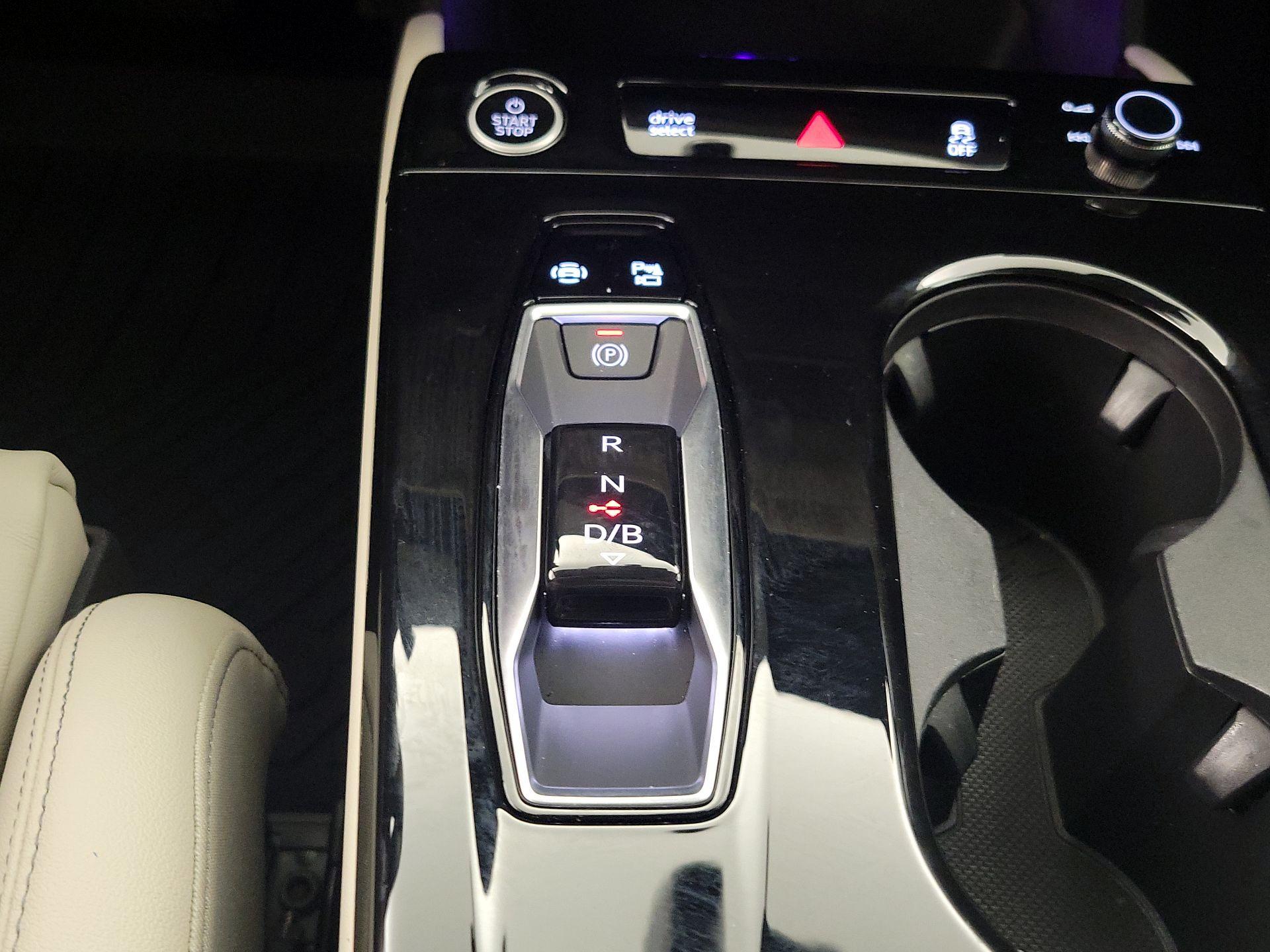 Thumbnail: 2025 Audi Q6 e-tron - 16