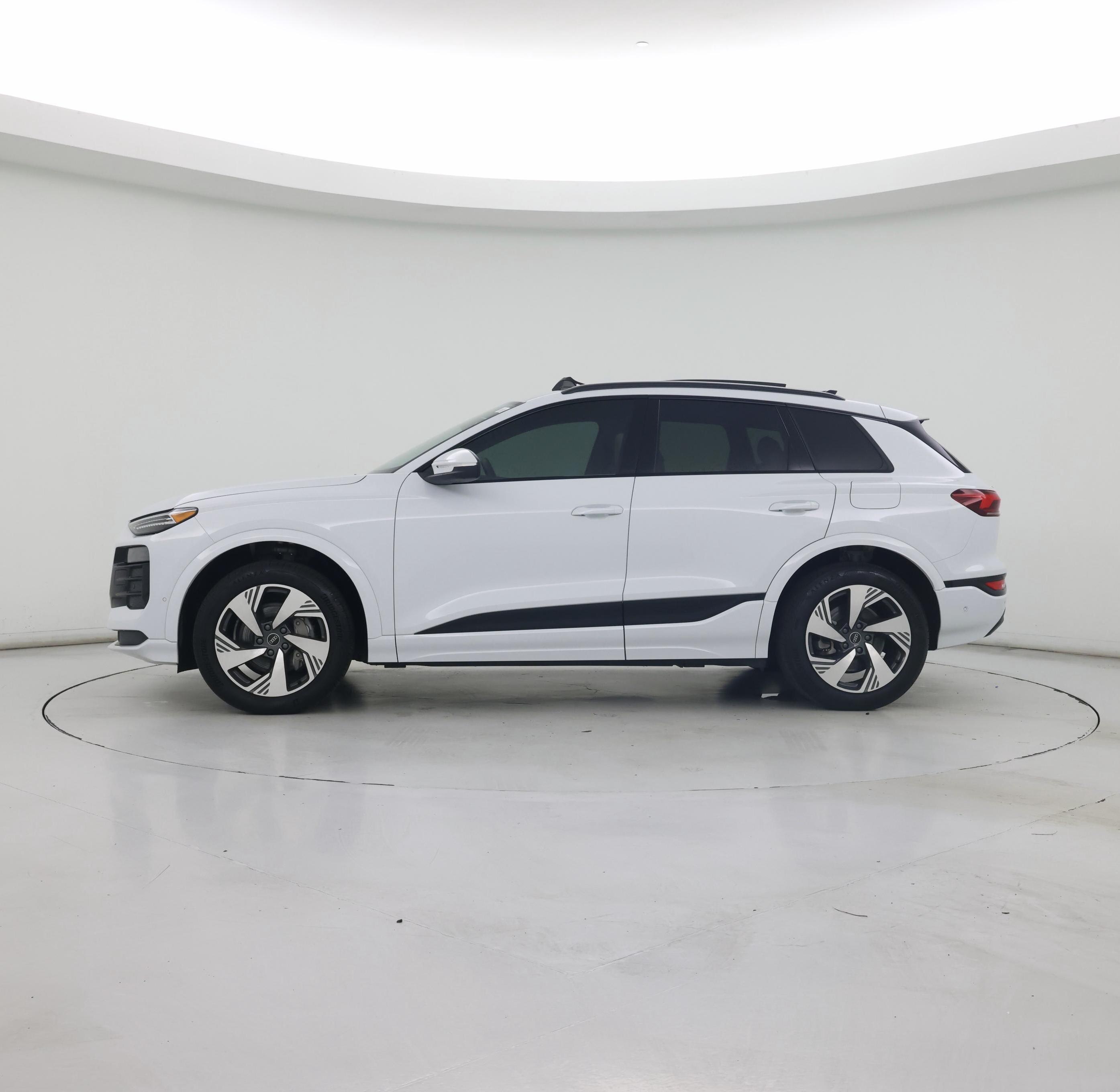 Thumbnail: 2025 Audi Q6 e-tron - 3