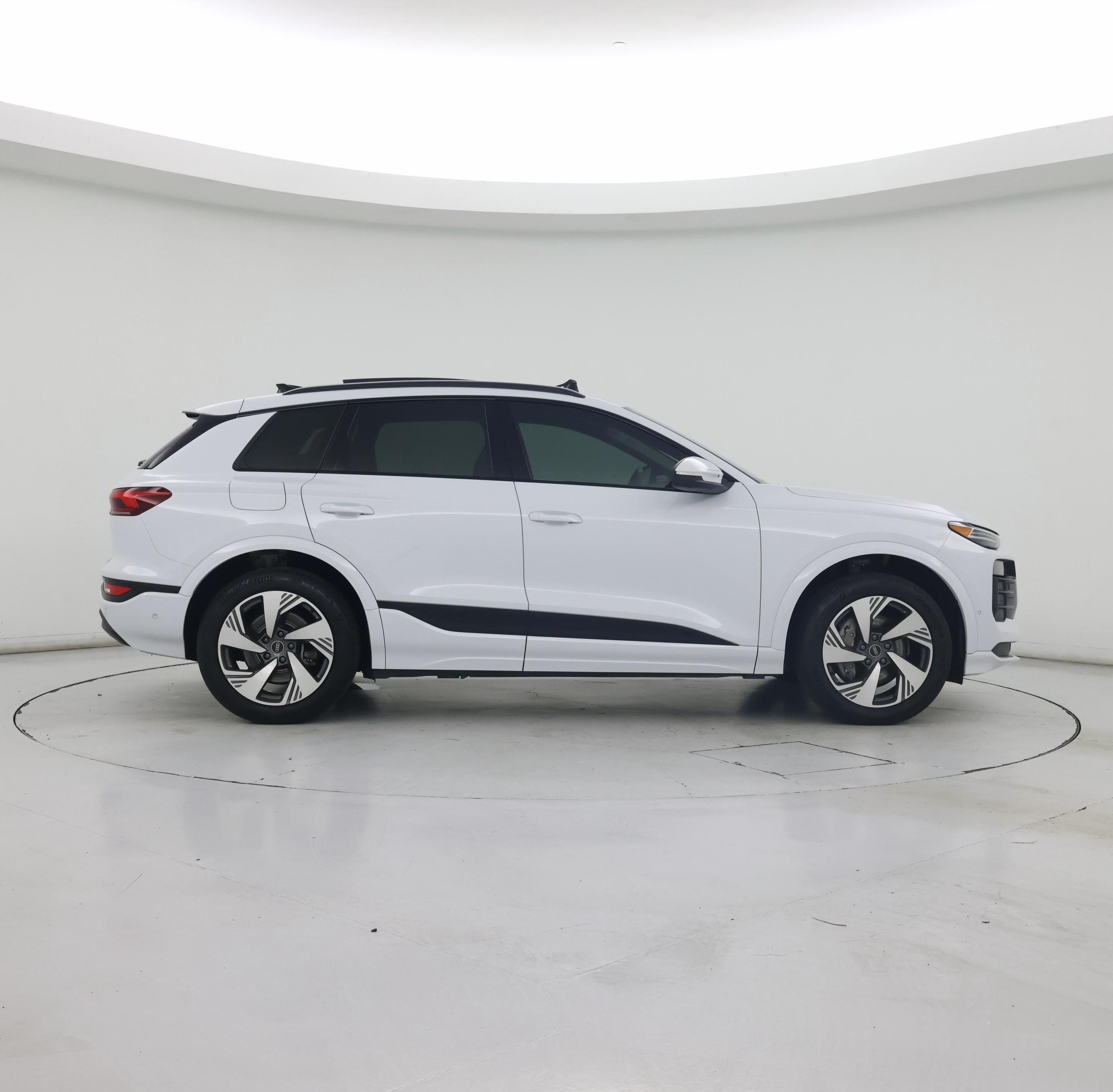 Thumbnail: 2025 Audi Q6 e-tron - 7