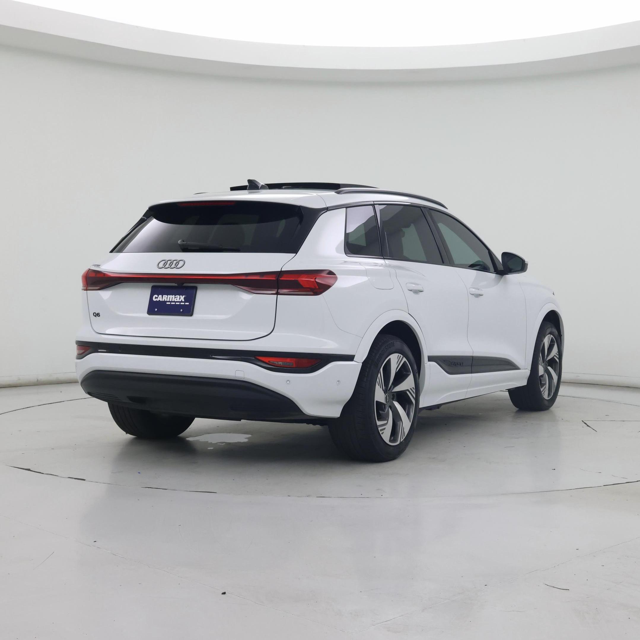 Thumbnail: 2025 Audi Q6 e-tron - 8