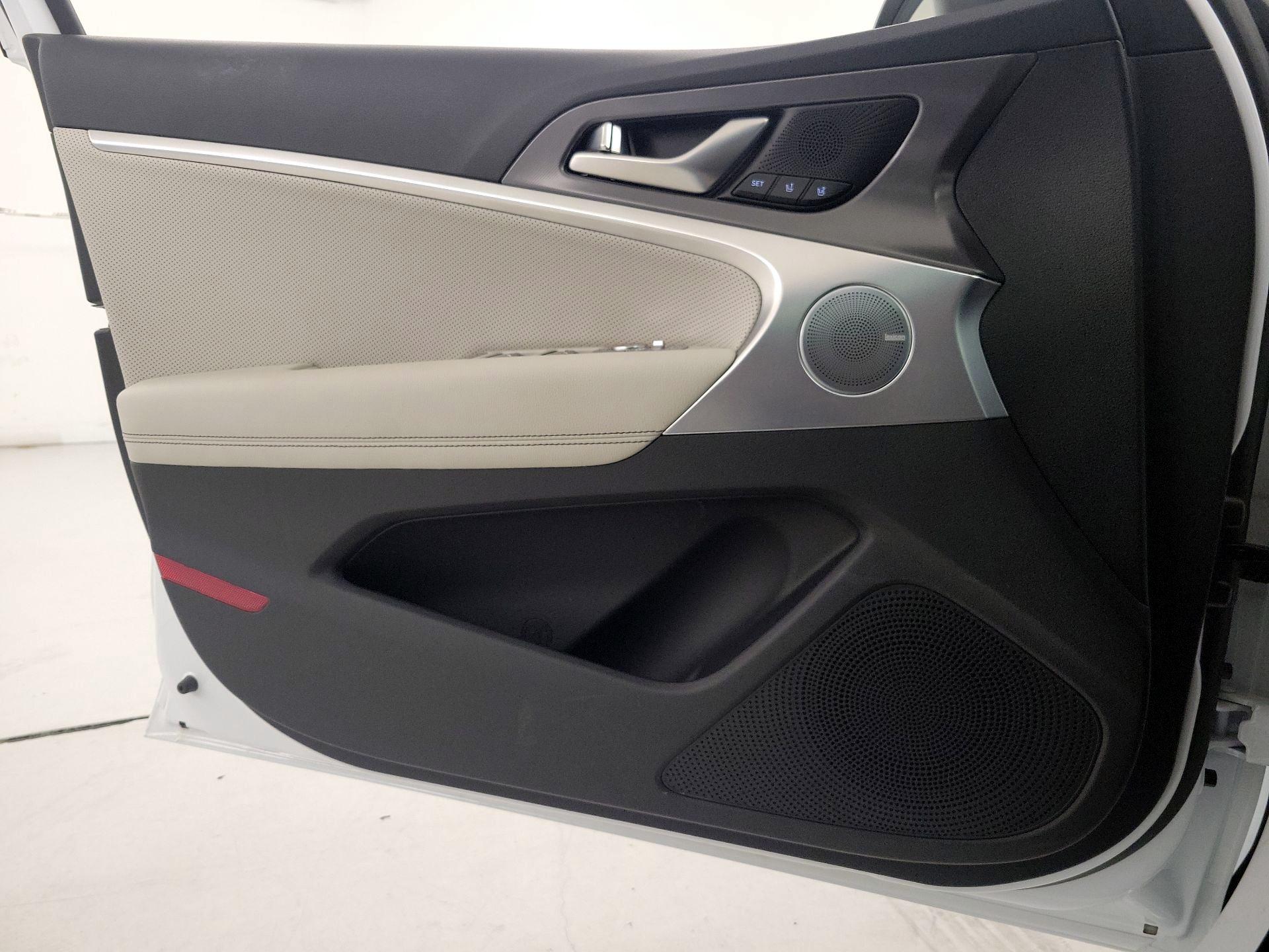 Thumbnail: 2025 Genesis G70 - 12