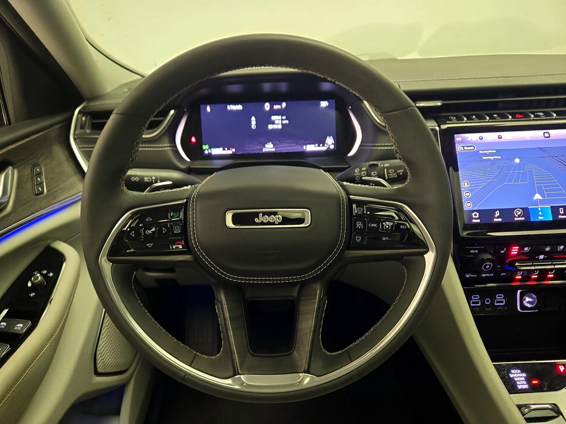 Thumbnail: 2023 Jeep Grand Cherokee - 10