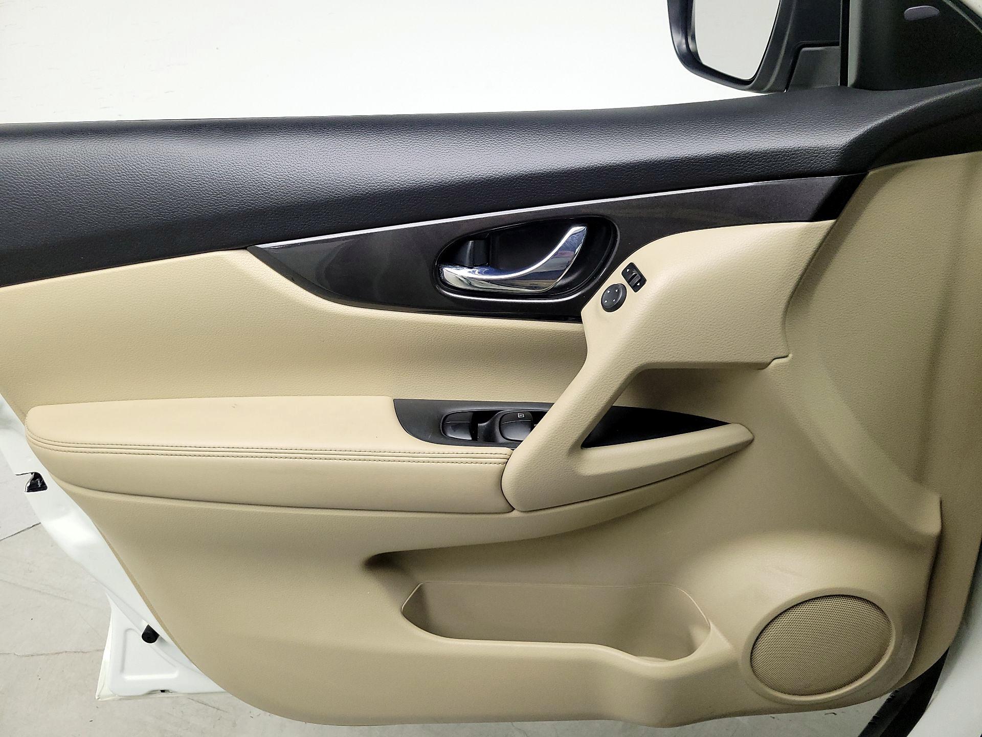 Thumbnail: 2019 Nissan Rogue - 12
