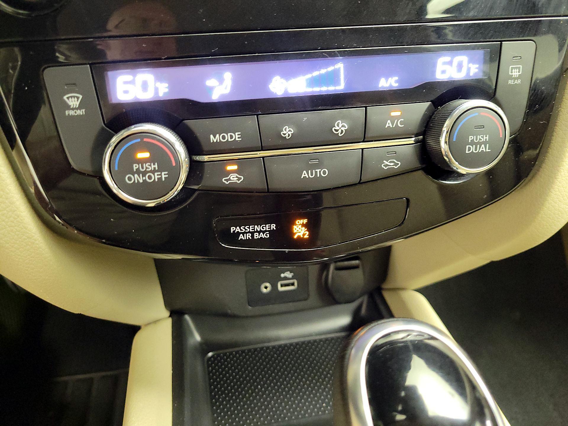 Thumbnail: 2019 Nissan Rogue - 17