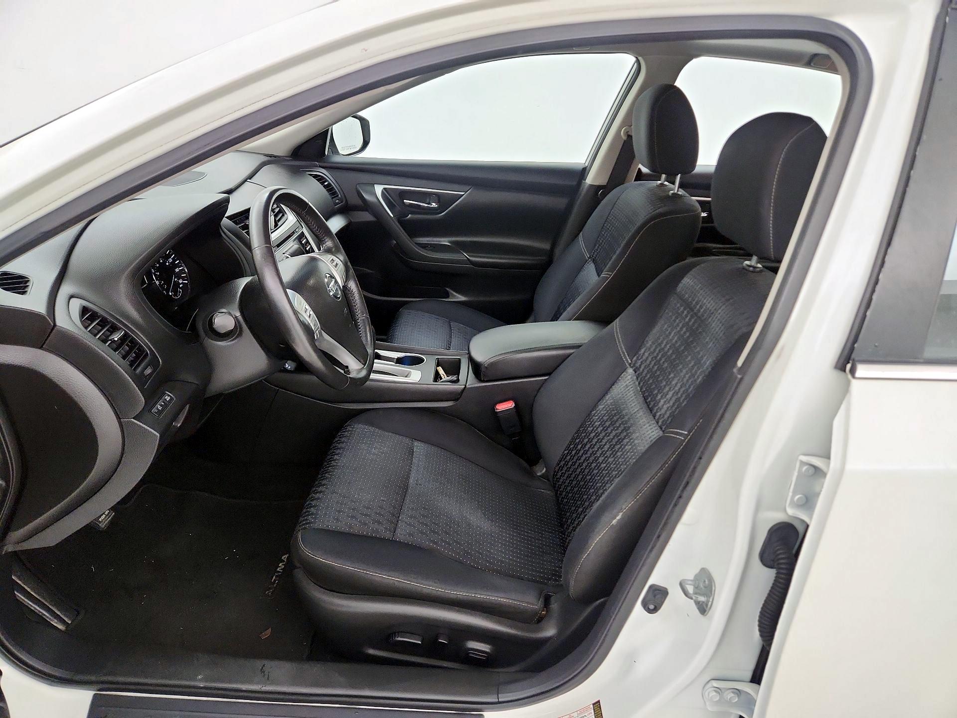 Thumbnail: 2016 Nissan Altima - 9