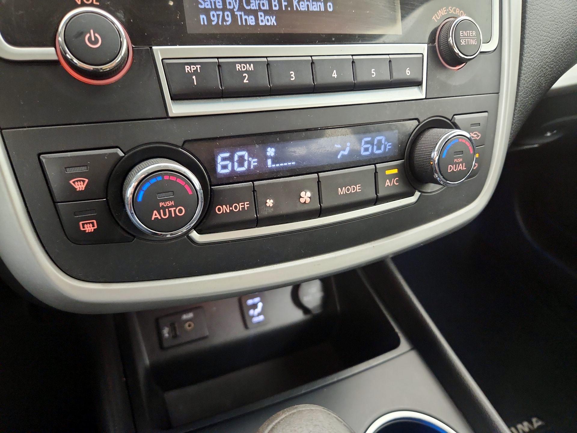 Thumbnail: 2016 Nissan Altima - 14