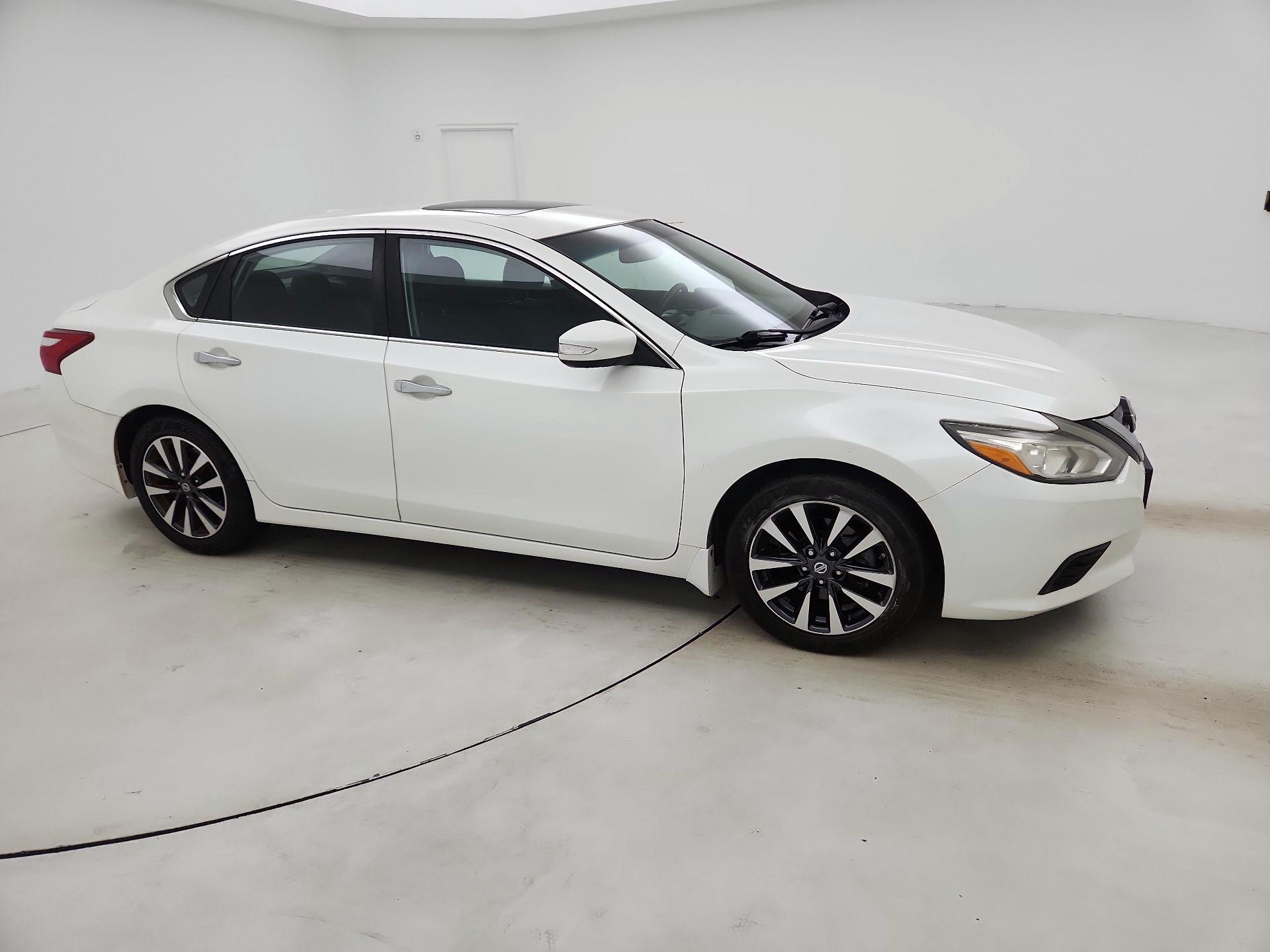 Thumbnail: 2016 Nissan Altima - 4