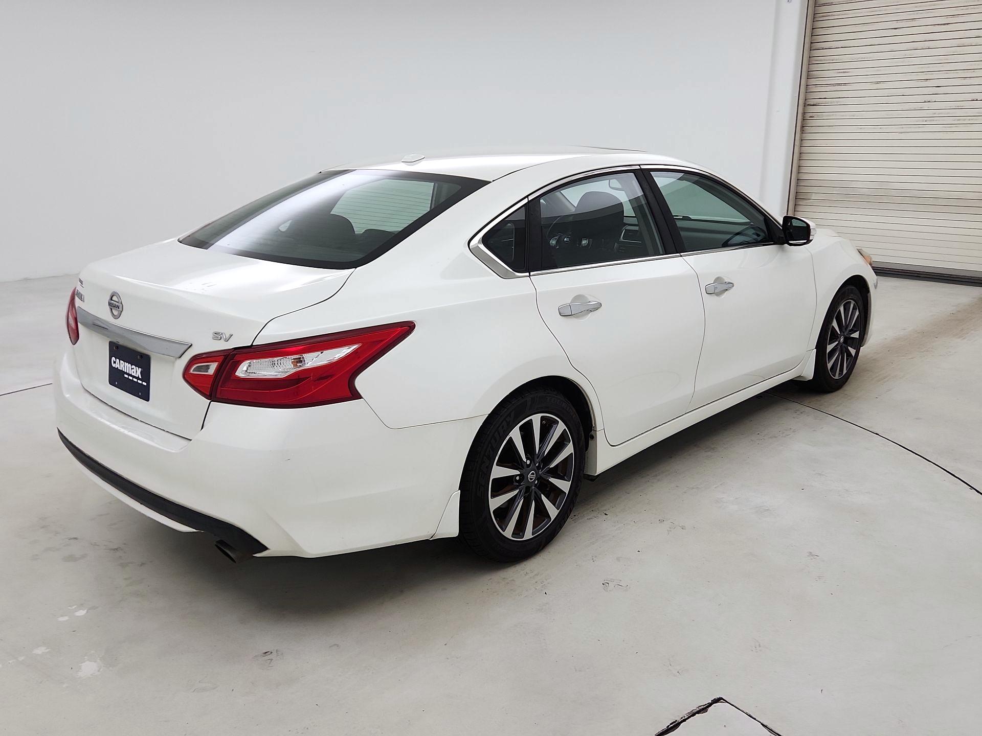 Thumbnail: 2016 Nissan Altima - 5