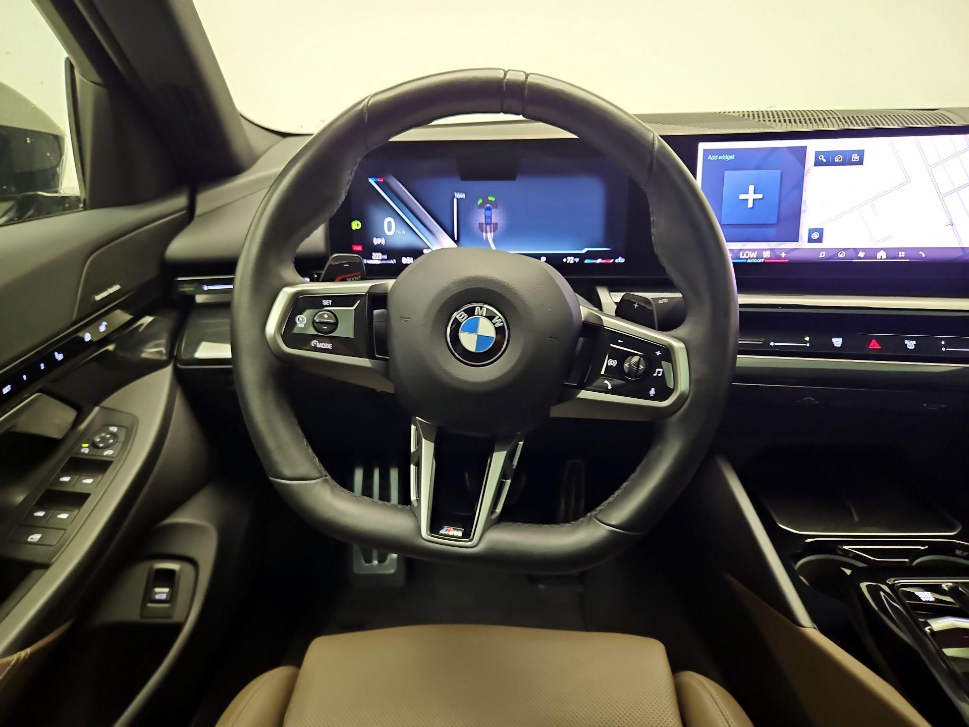 Thumbnail: 2024 BMW 5 Series - 10