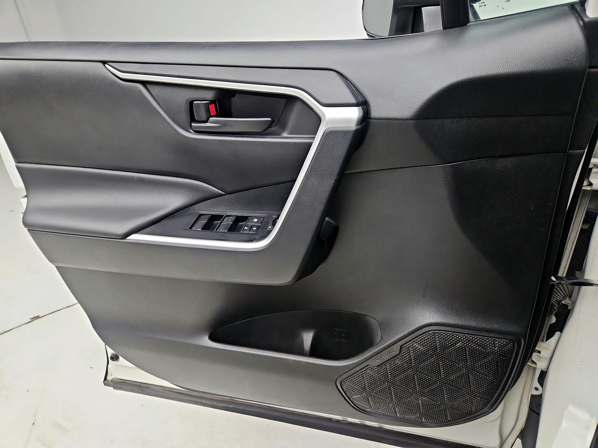 Thumbnail: 2021 Toyota RAV4 - 12