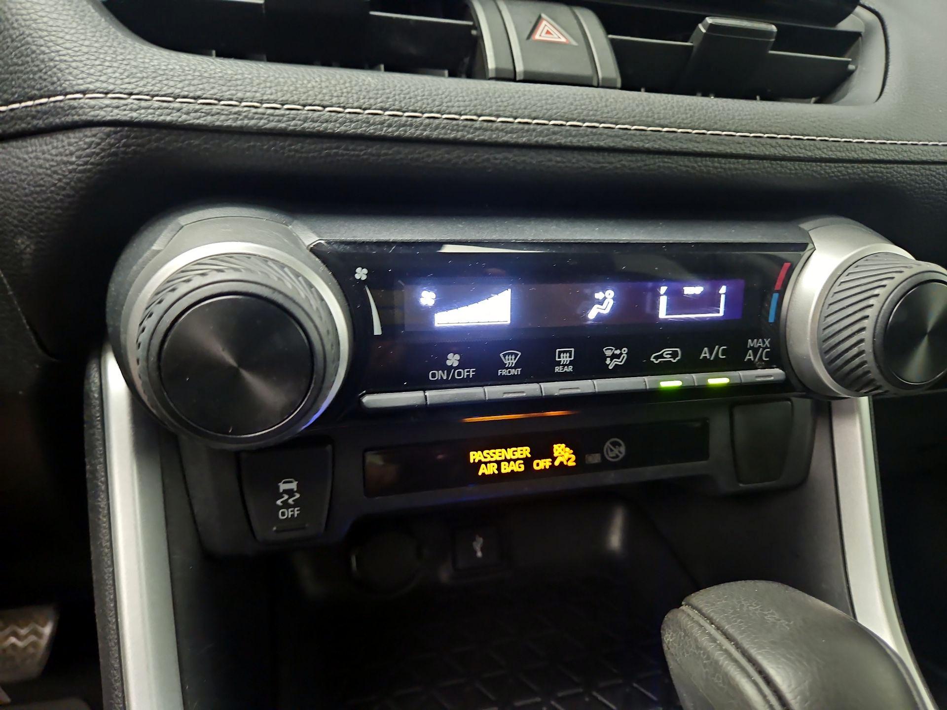 Thumbnail: 2021 Toyota RAV4 - 16