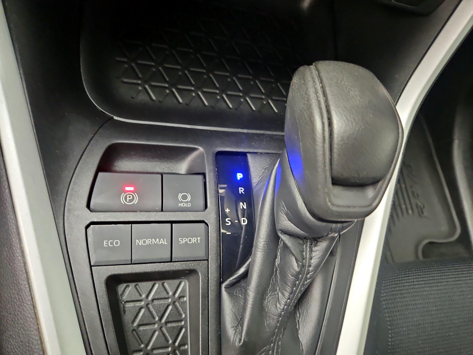 Thumbnail: 2021 Toyota RAV4 - 17