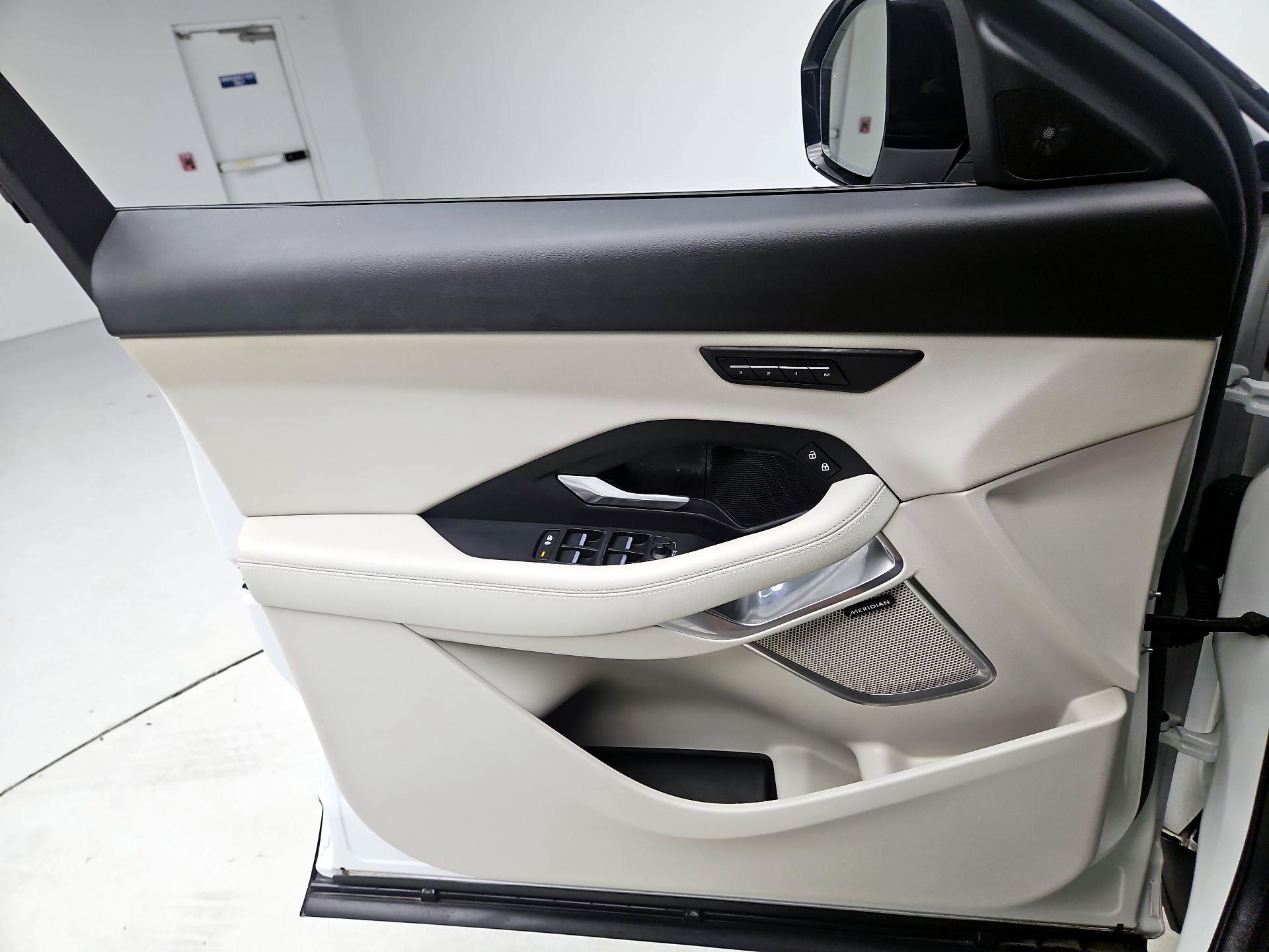 Thumbnail: 2022 Jaguar E-Pace - 12