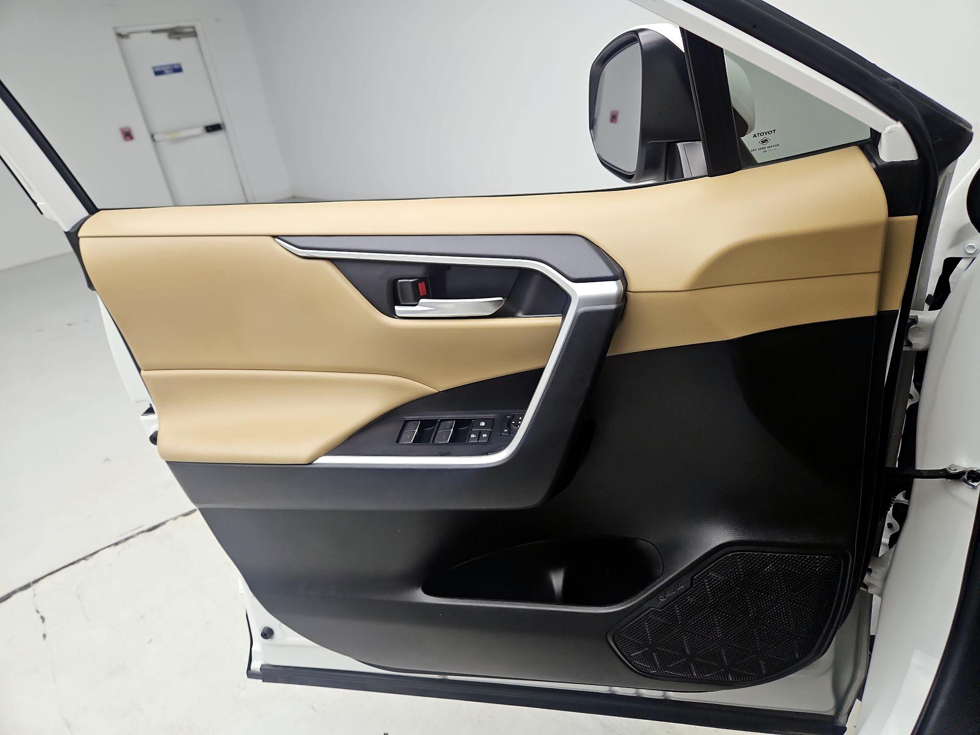 Thumbnail: 2025 Toyota RAV4 - 12