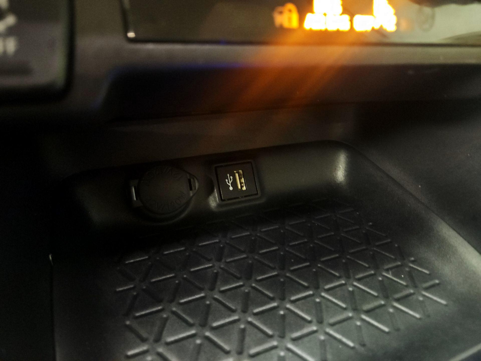 Thumbnail: 2025 Toyota RAV4 - 18