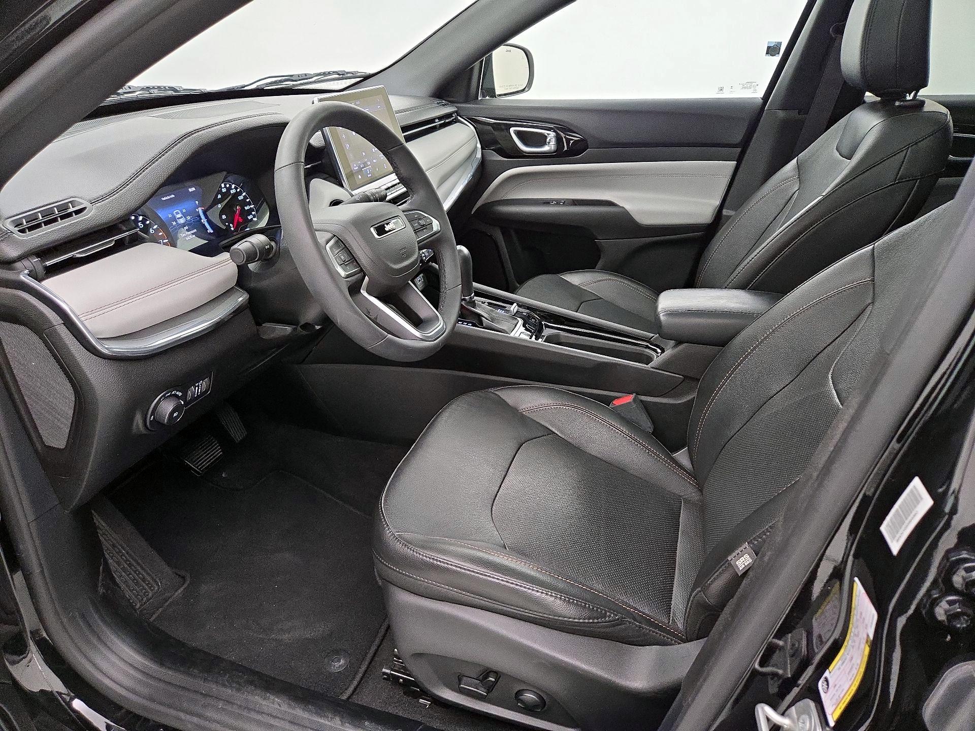 Thumbnail: 2023 Jeep Compass - 11