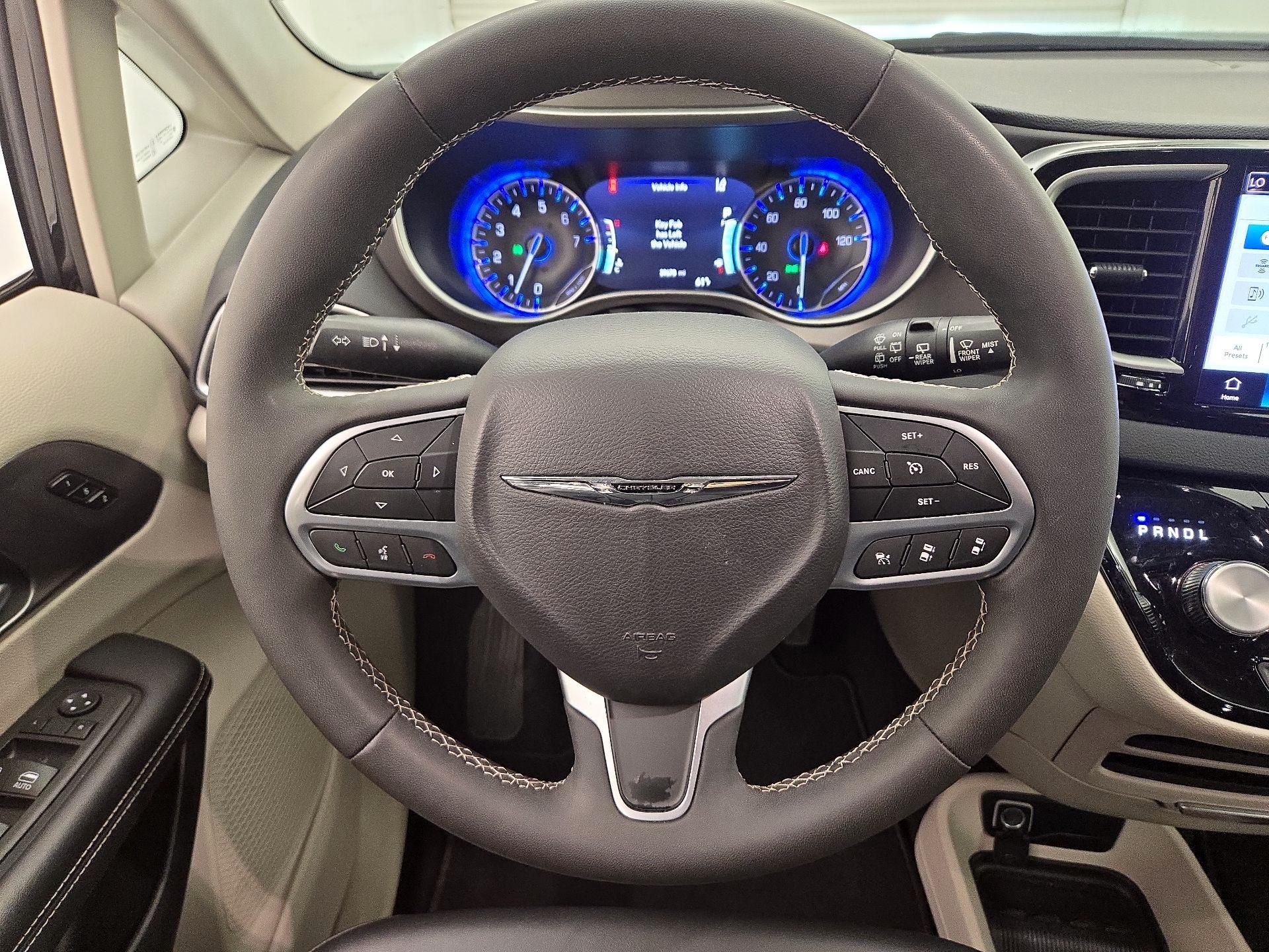 Thumbnail: 2024 Chrysler Pacifica - 10