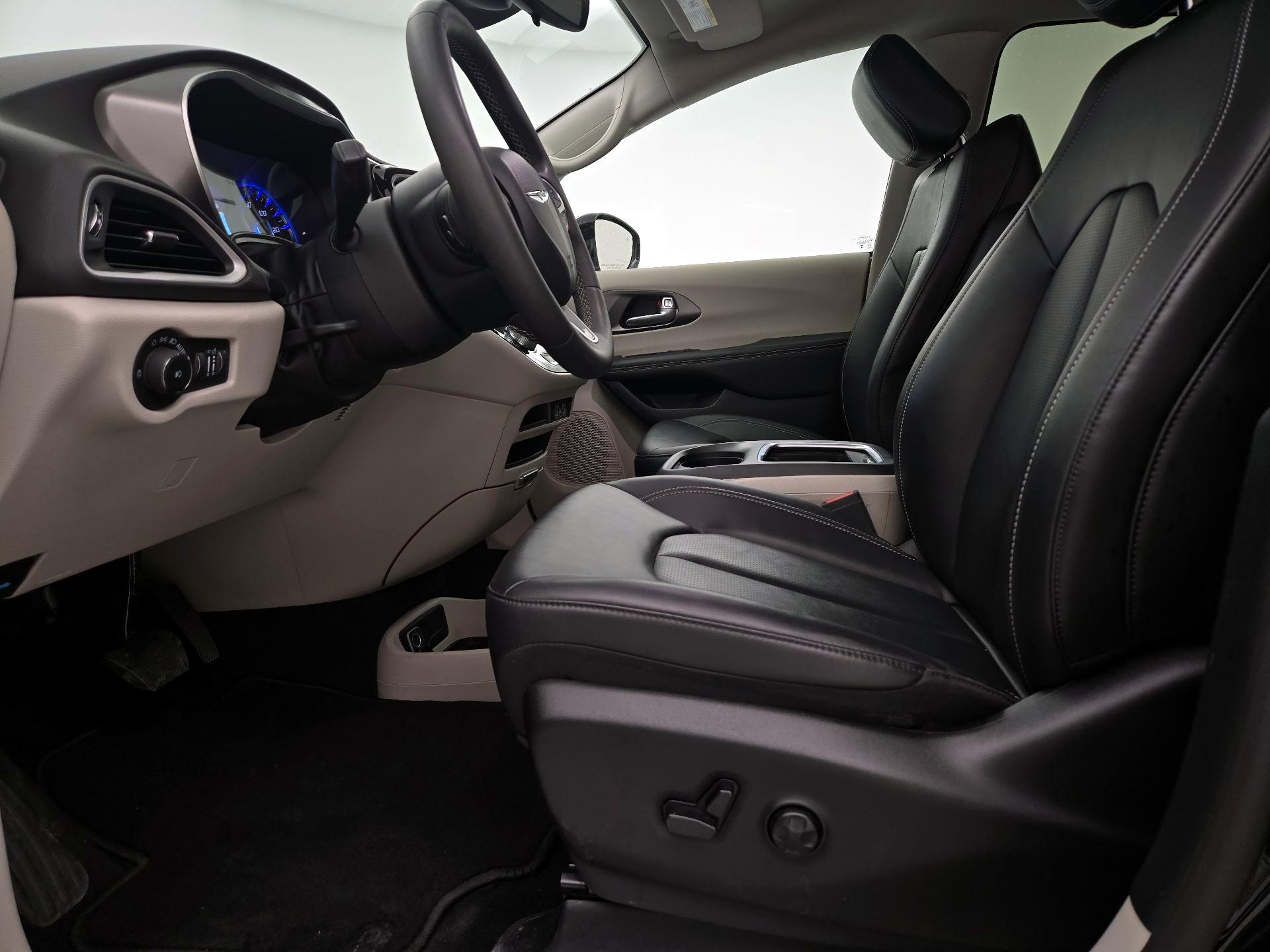 Thumbnail: 2024 Chrysler Pacifica - 11