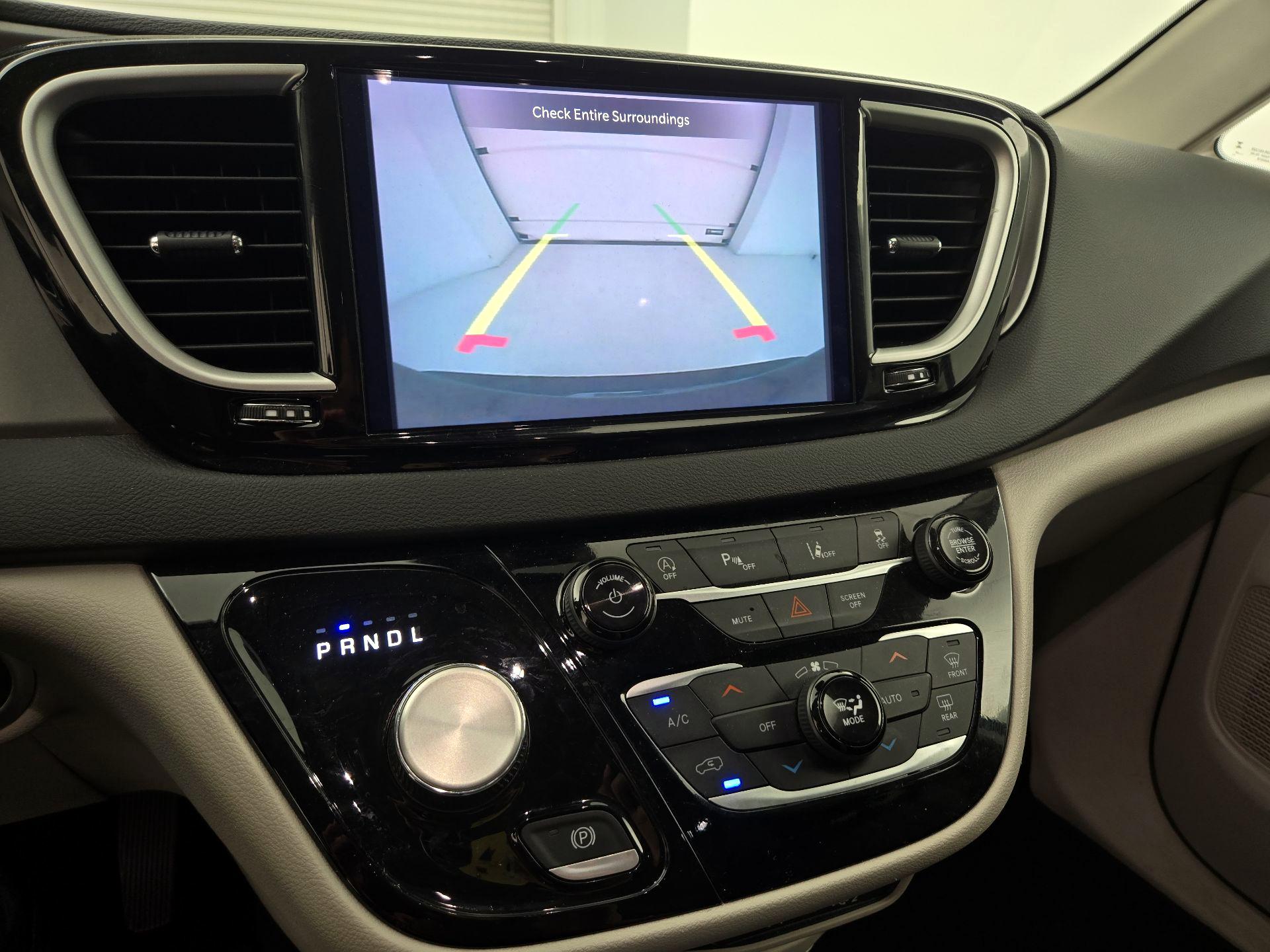 Thumbnail: 2024 Chrysler Pacifica - 14