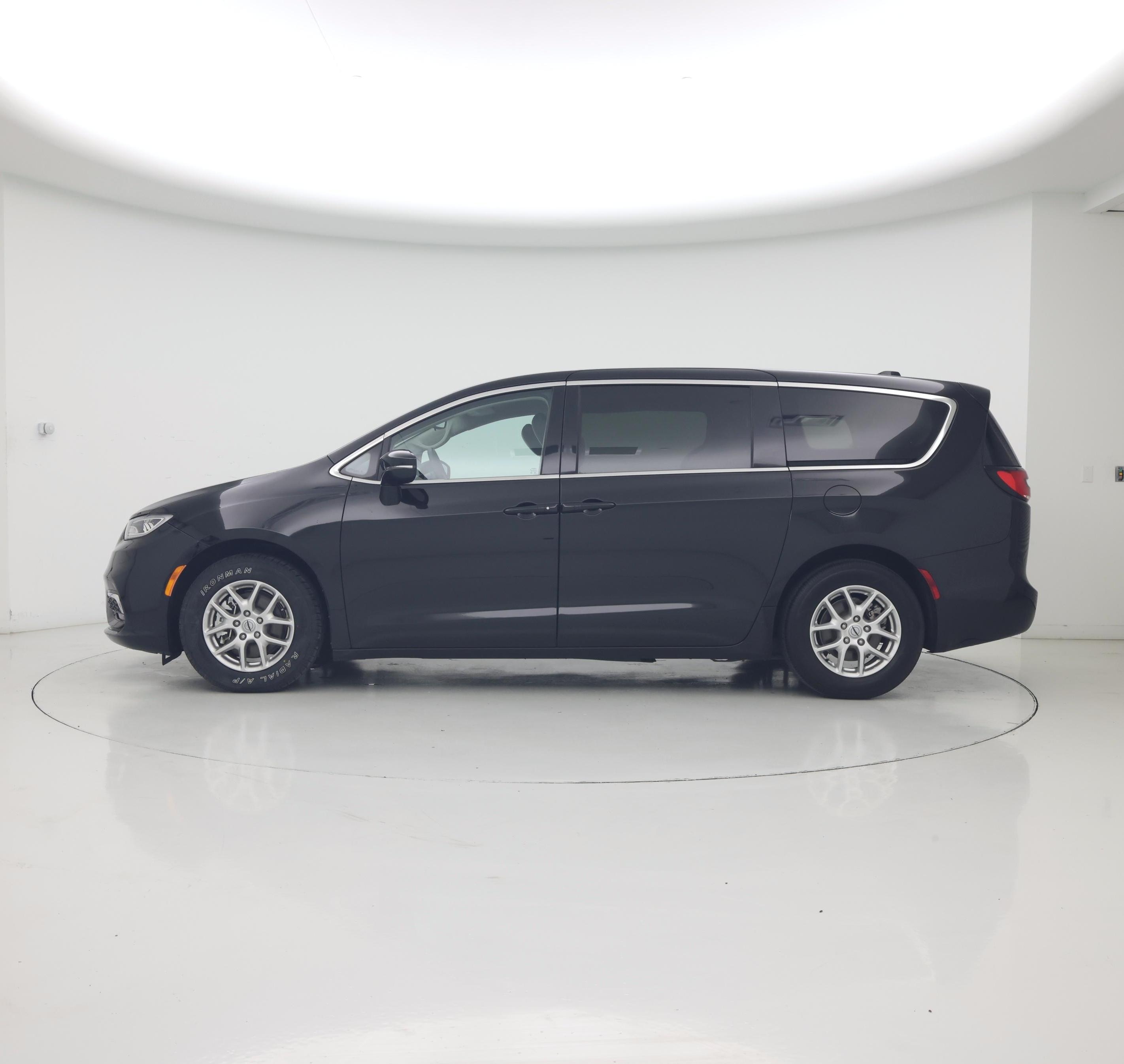 Thumbnail: 2024 Chrysler Pacifica - 3