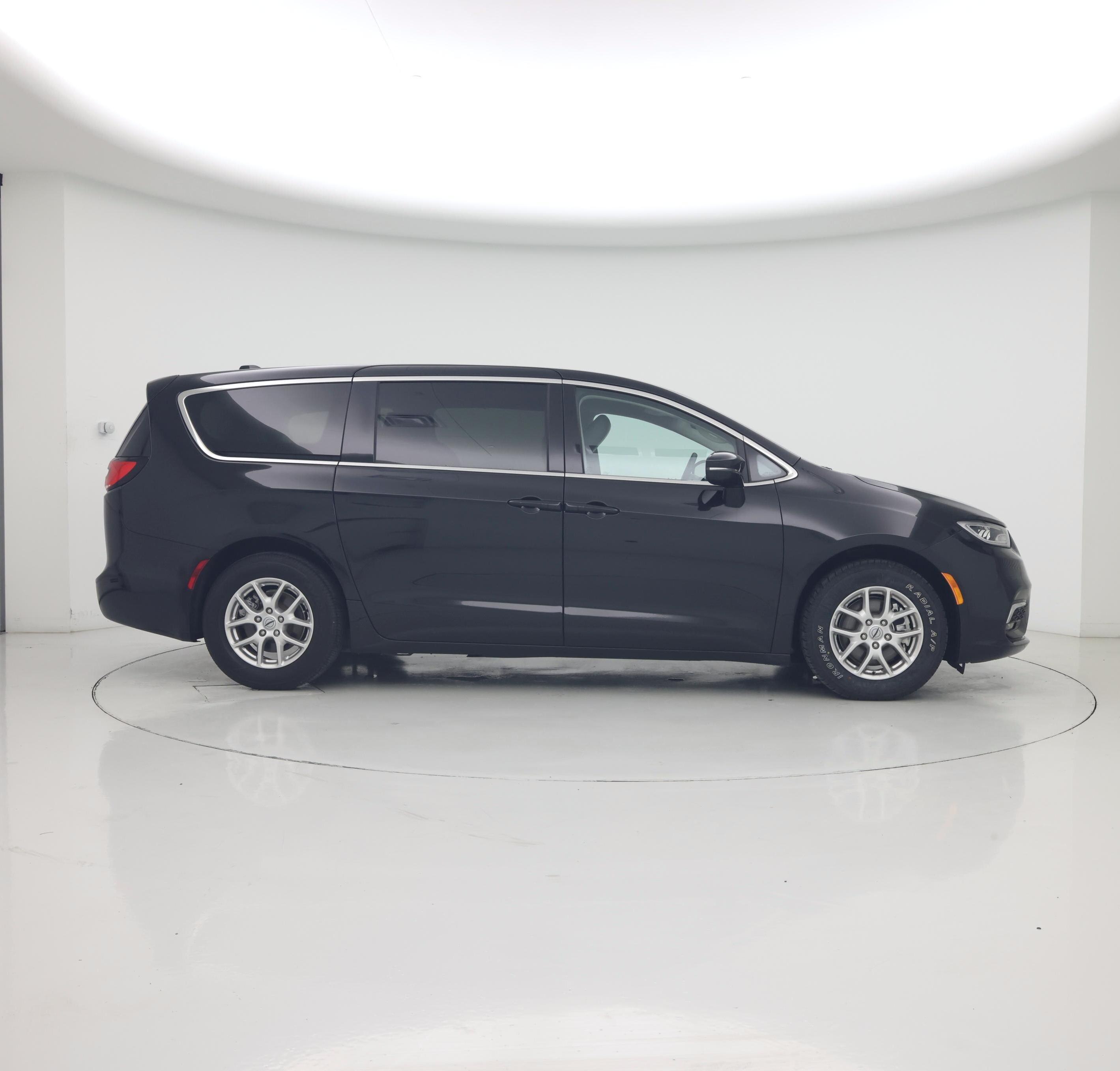 Thumbnail: 2024 Chrysler Pacifica - 7