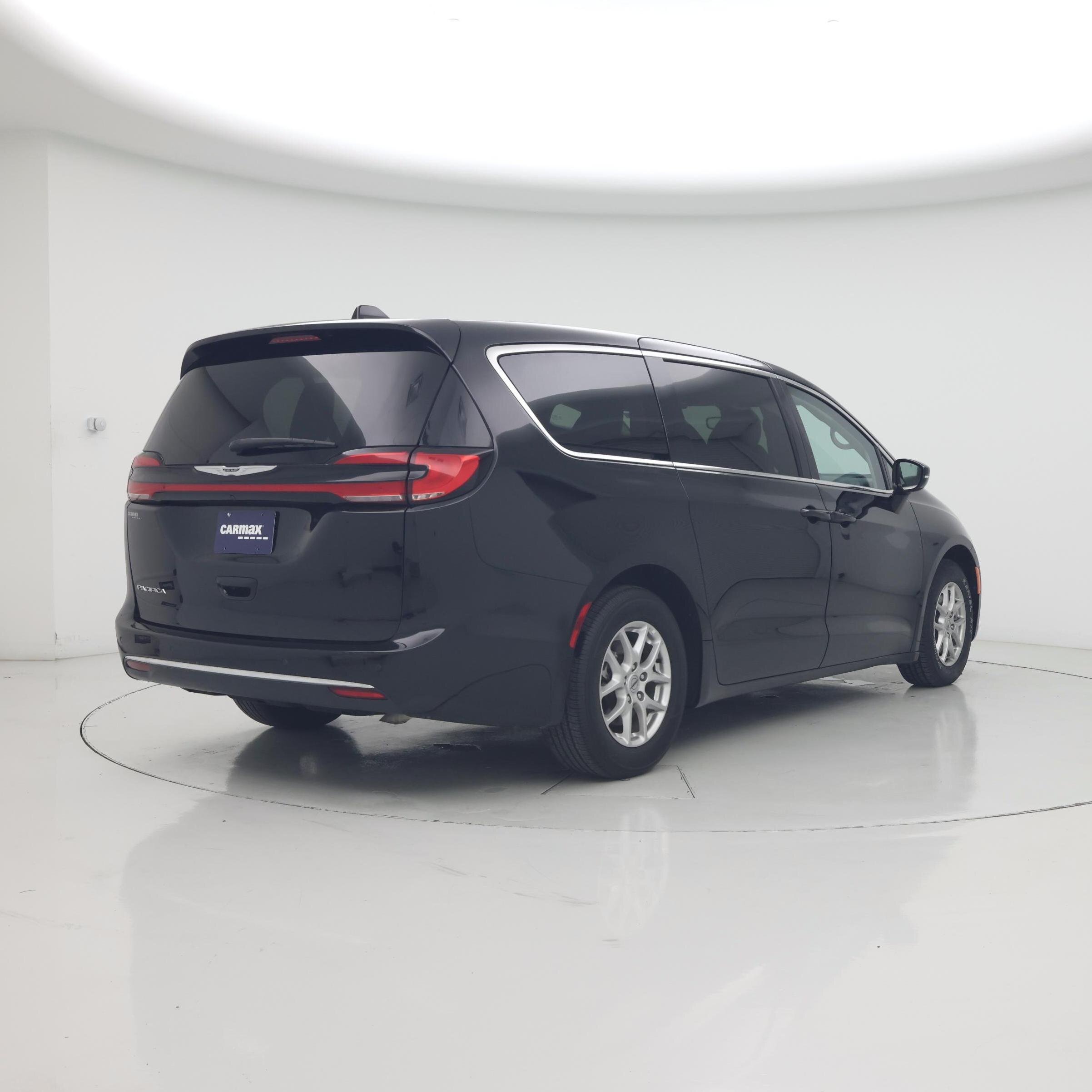 Thumbnail: 2024 Chrysler Pacifica - 8