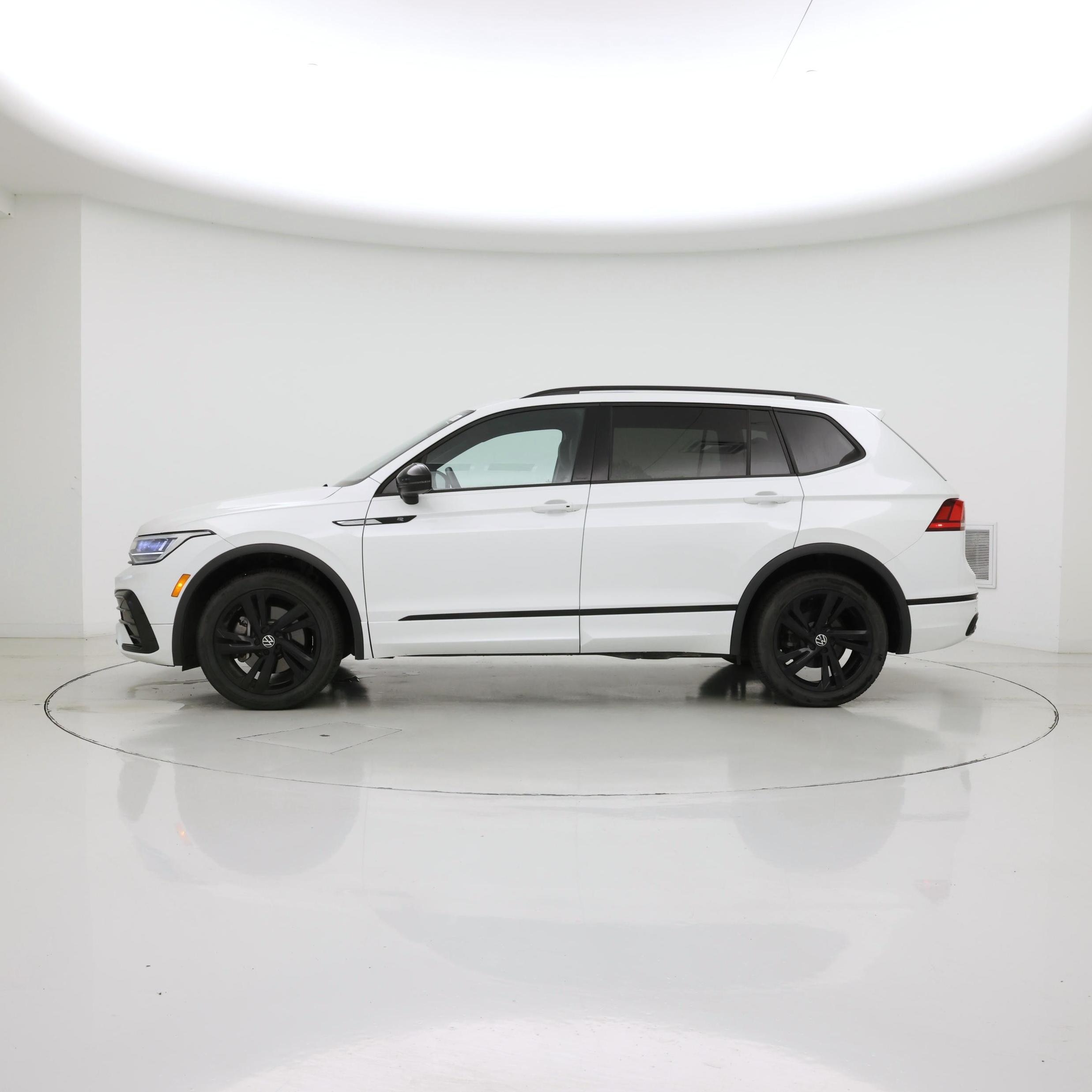 Thumbnail: 2024 Volkswagen Tiguan - 3