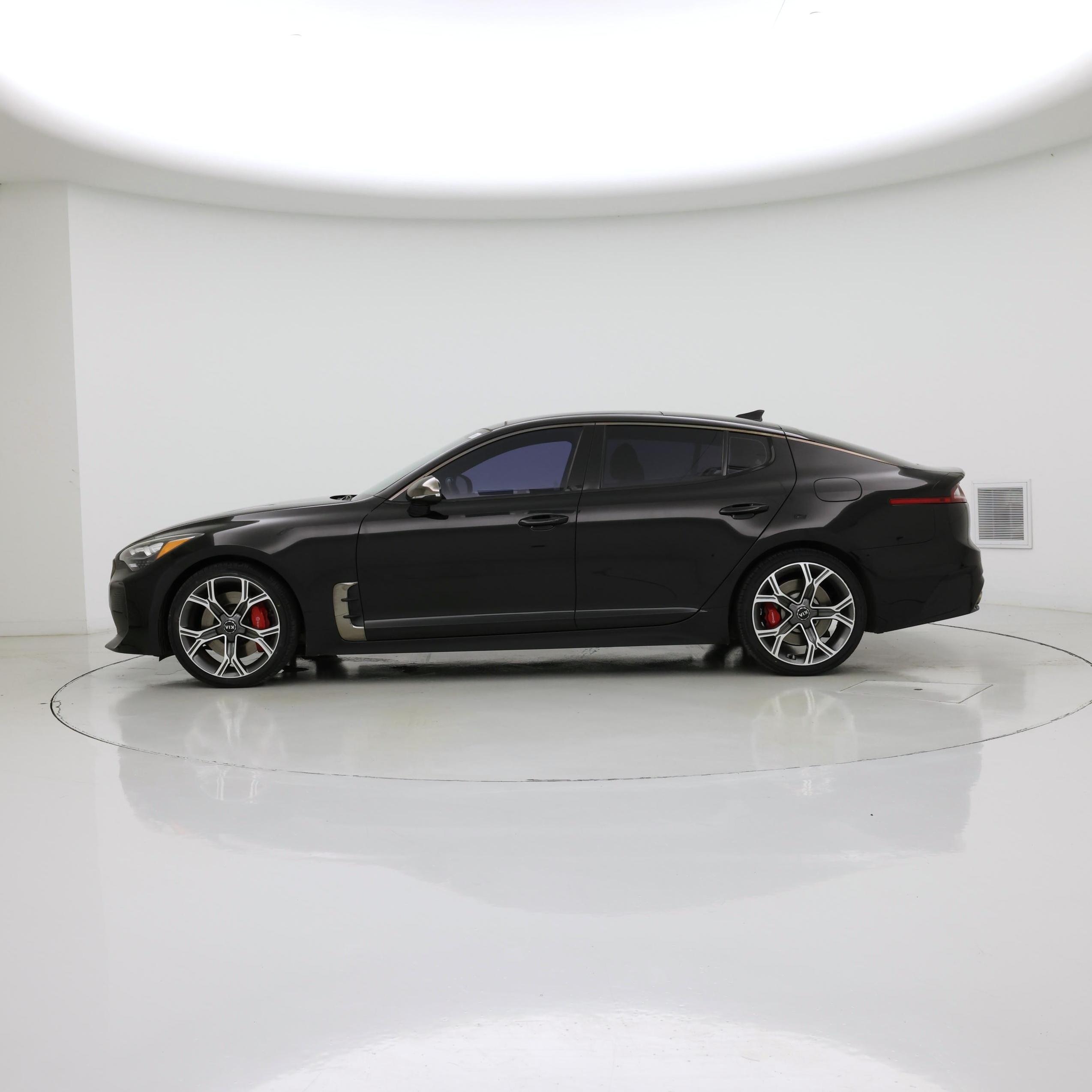 Thumbnail: 2018 Kia Stinger - 3
