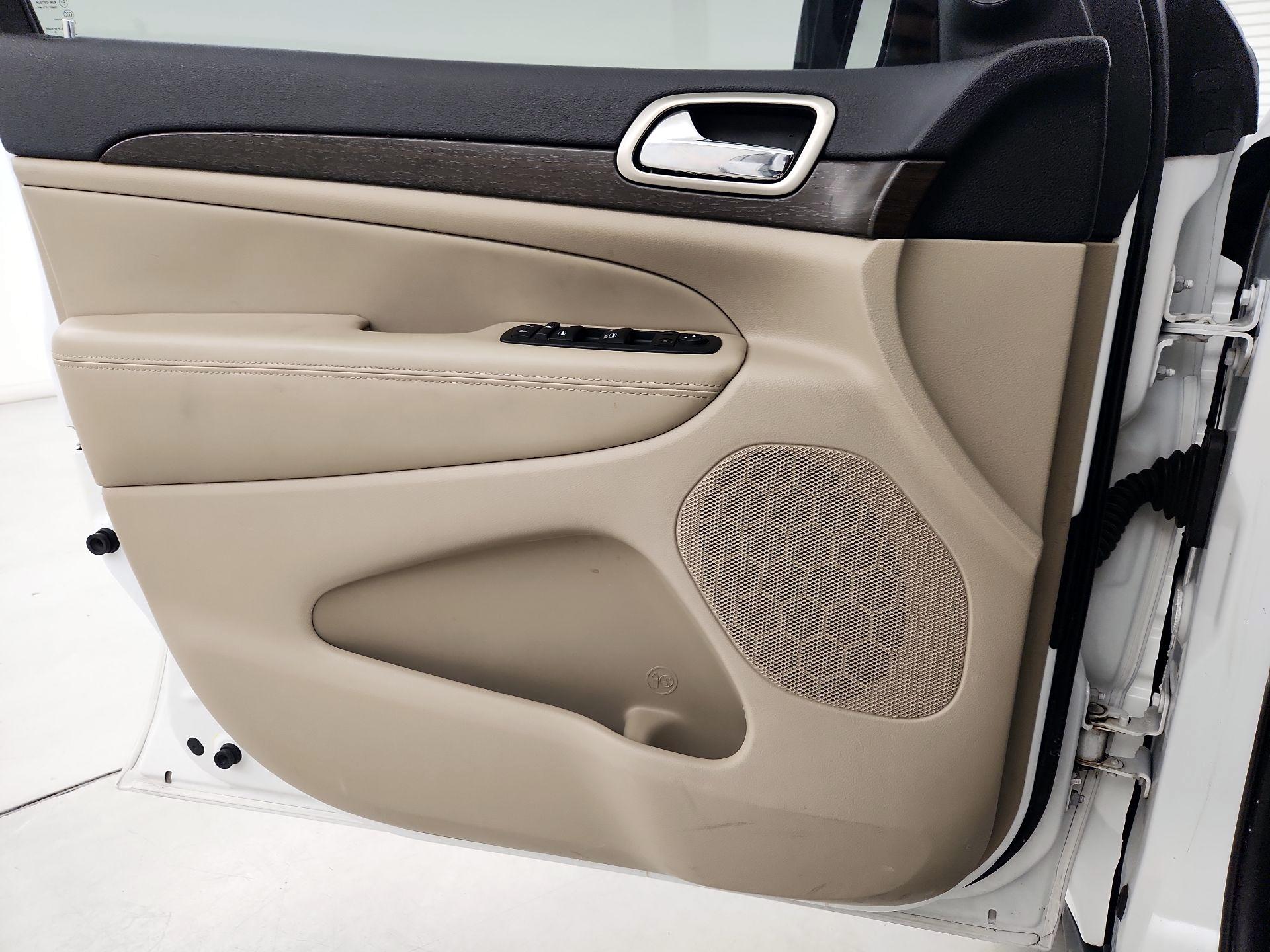 Thumbnail: 2015 Jeep Grand Cherokee - 12