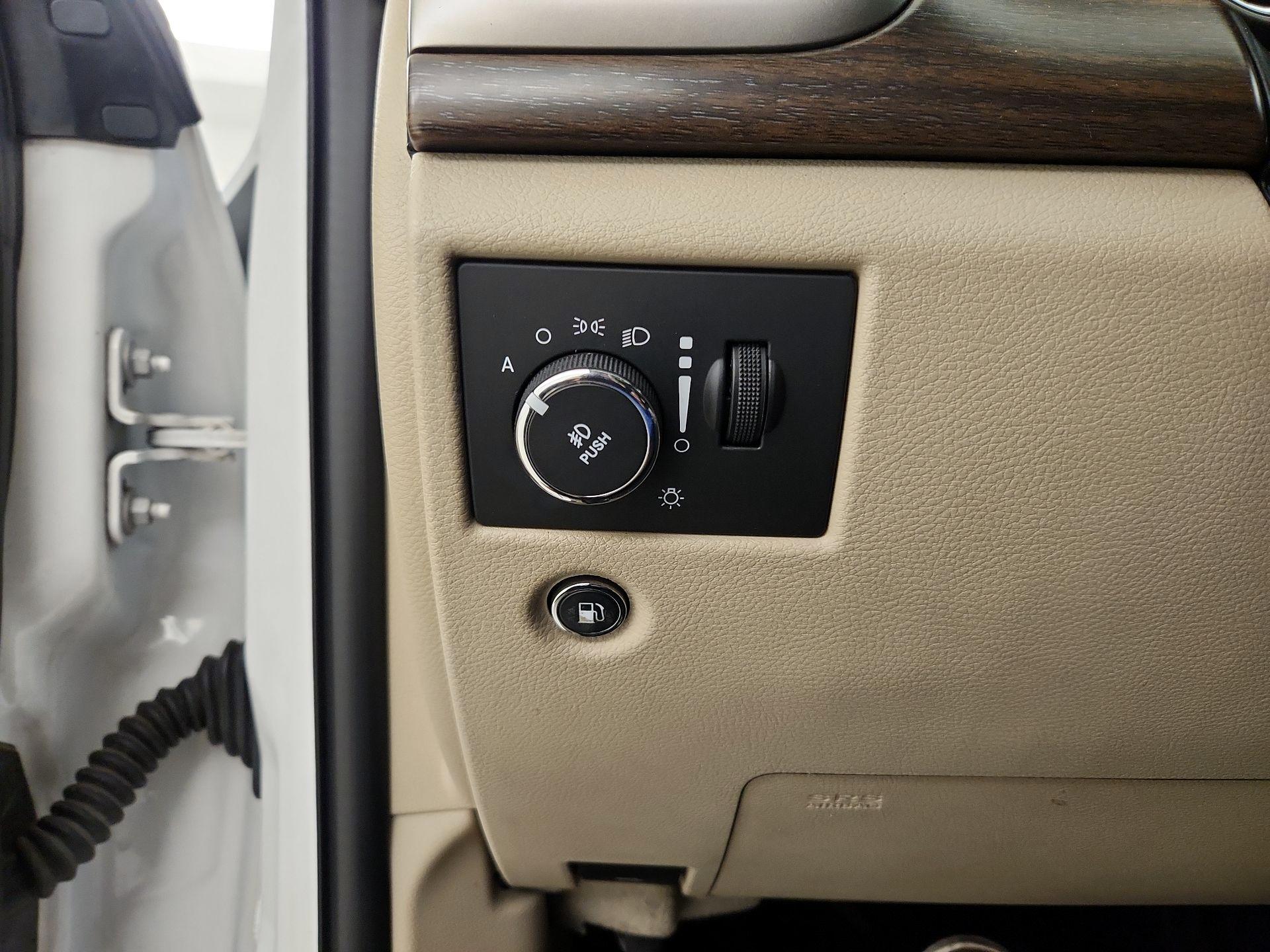 Thumbnail: 2015 Jeep Grand Cherokee - 13