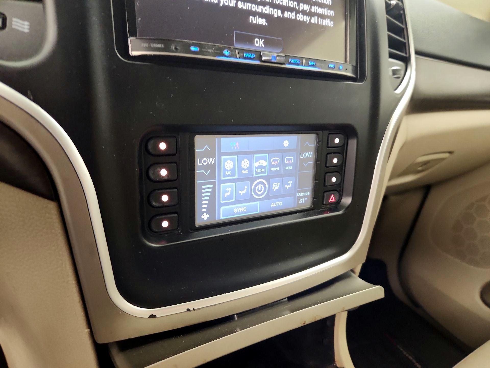 Thumbnail: 2015 Jeep Grand Cherokee - 16
