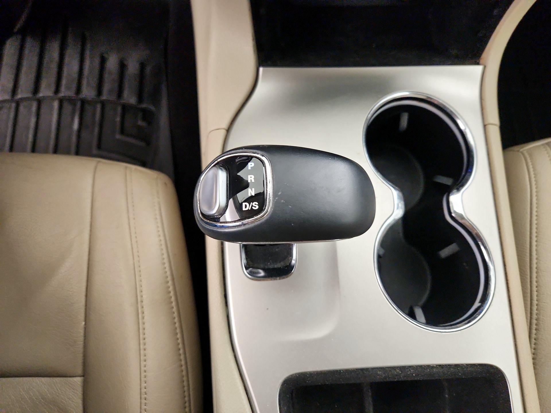 Thumbnail: 2015 Jeep Grand Cherokee - 17
