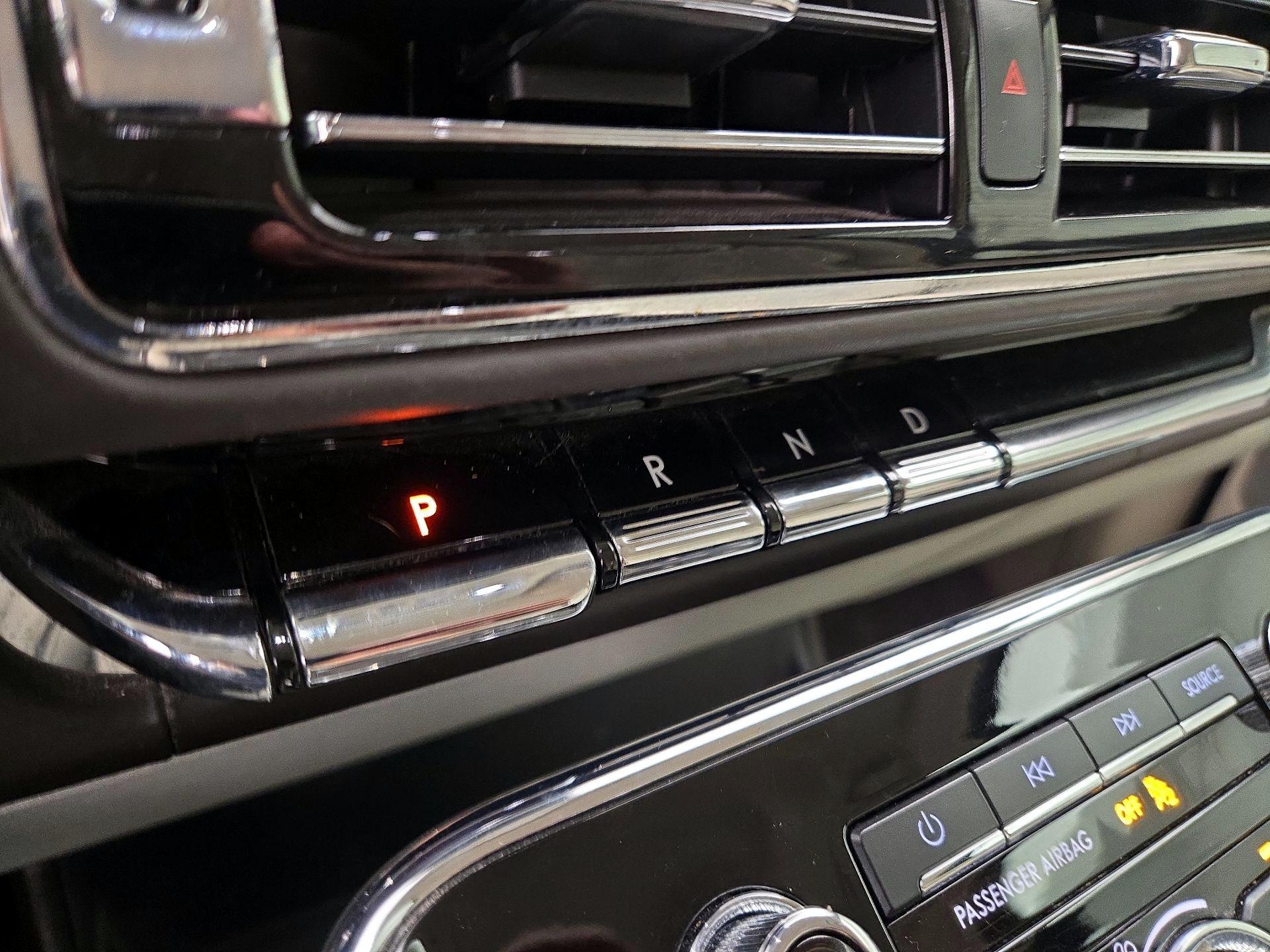 Thumbnail: 2021 Lincoln Navigator - 18