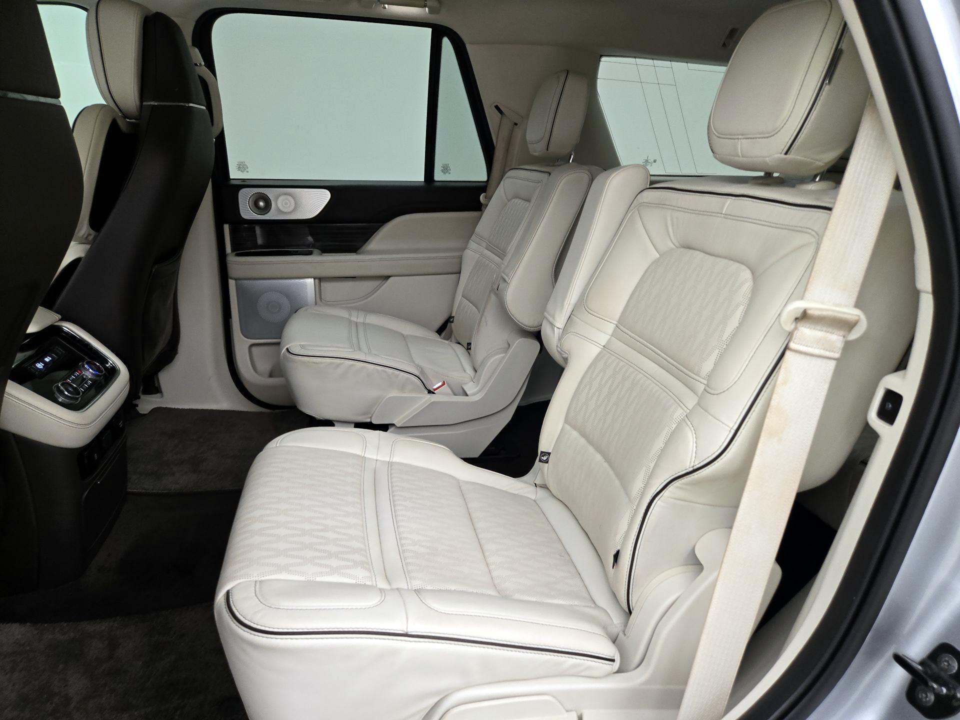 Thumbnail: 2021 Lincoln Navigator - 19
