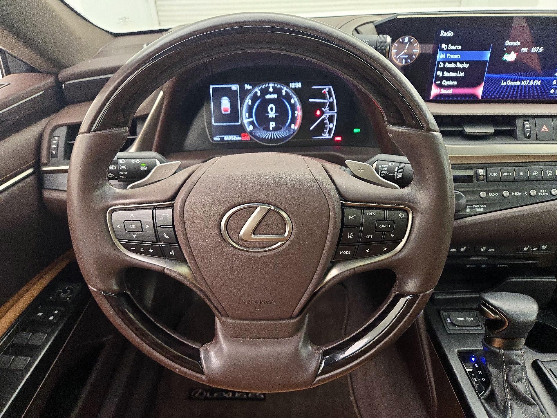 Thumbnail: 2019 Lexus ES - 10